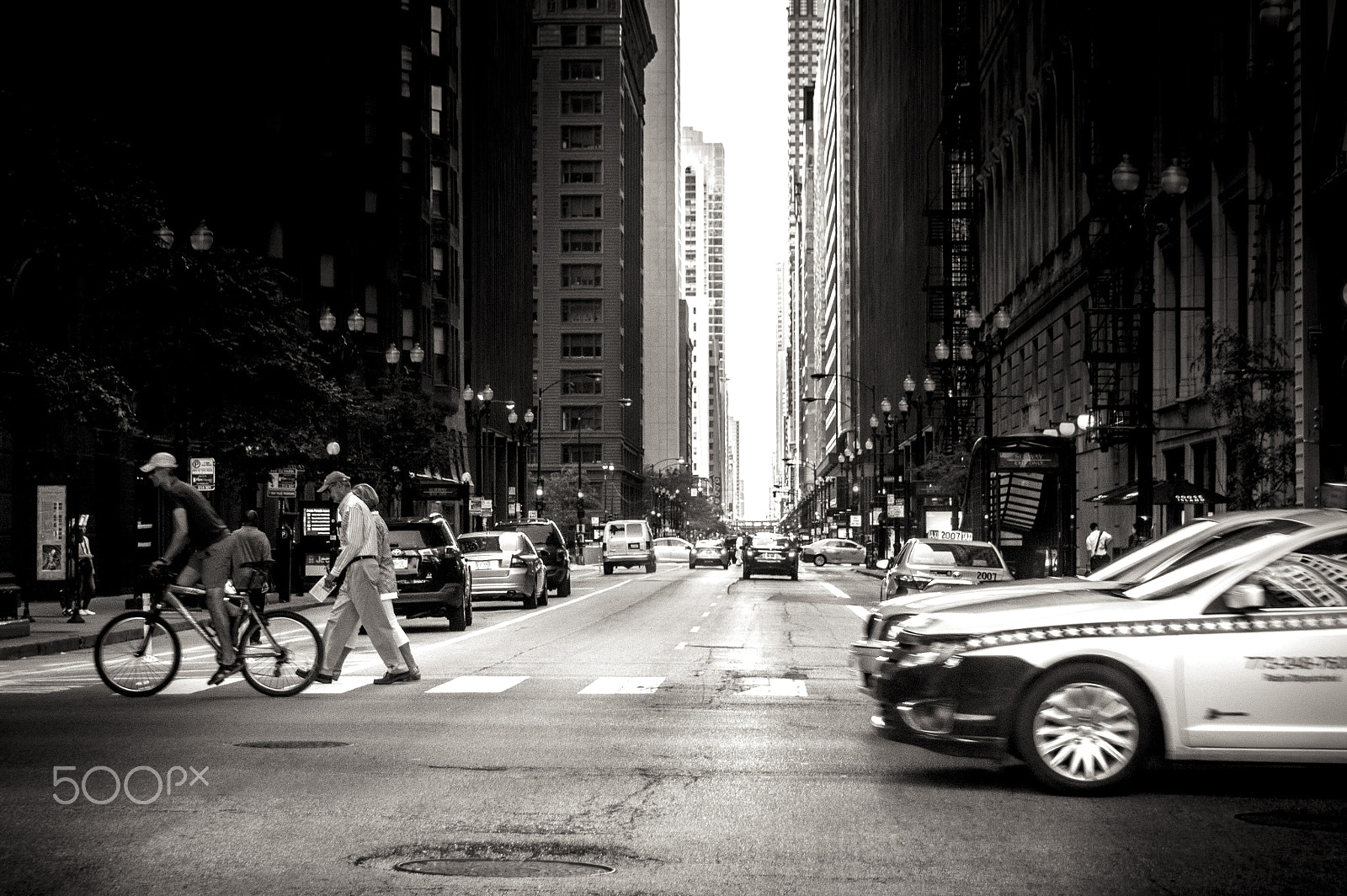 Sony Alpha NEX-6 + Sony E 18-200mm F3.5-6.3 OSS LE sample photo. Chicago streets photography