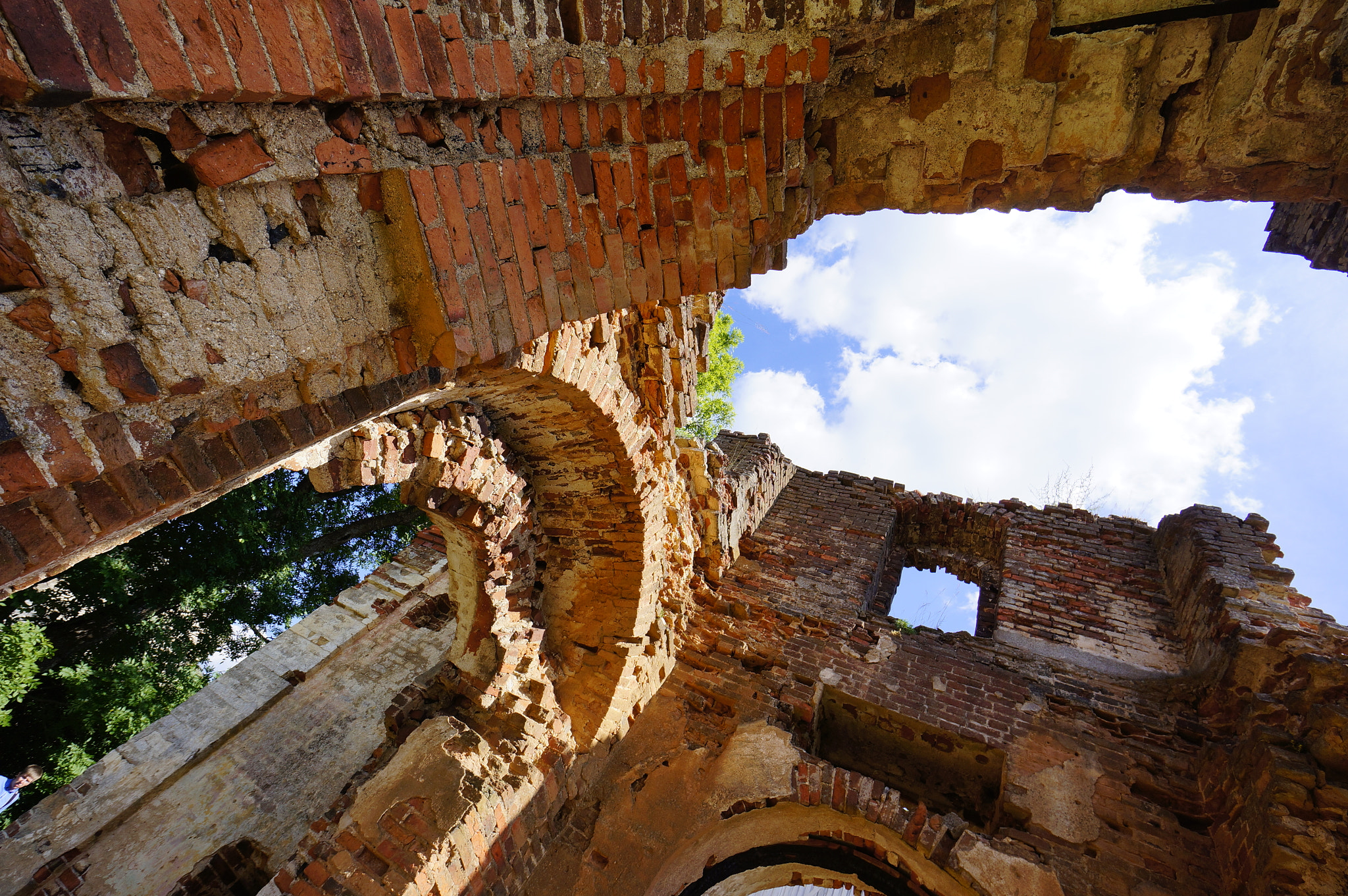 Sony Alpha NEX-5N + Sony E 10-18mm F4 OSS sample photo. Ruins. photography