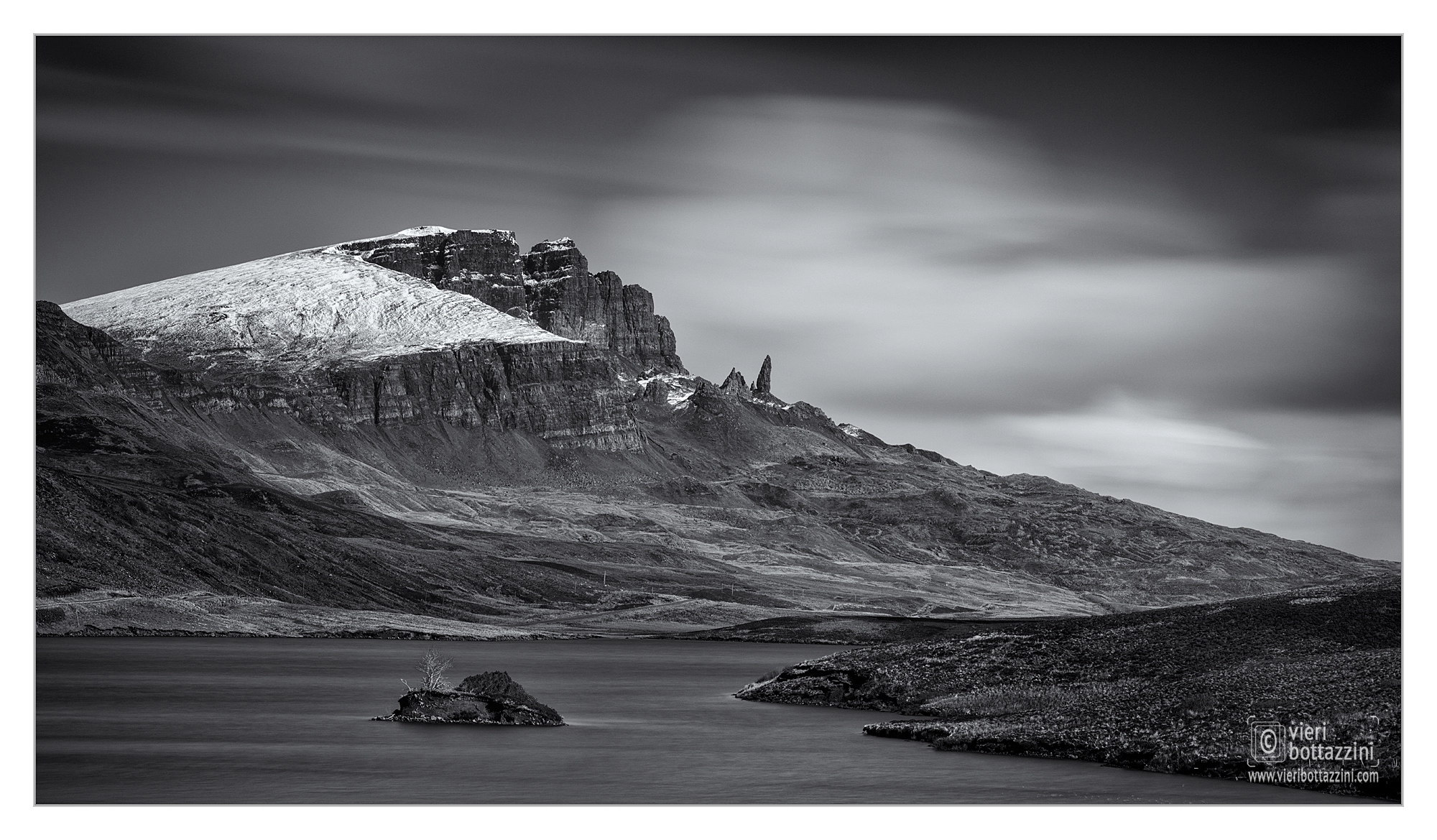 smc PENTAX-FA 645 80-160mm F4.5 sample photo. Loch fada & the old man of storr photography
