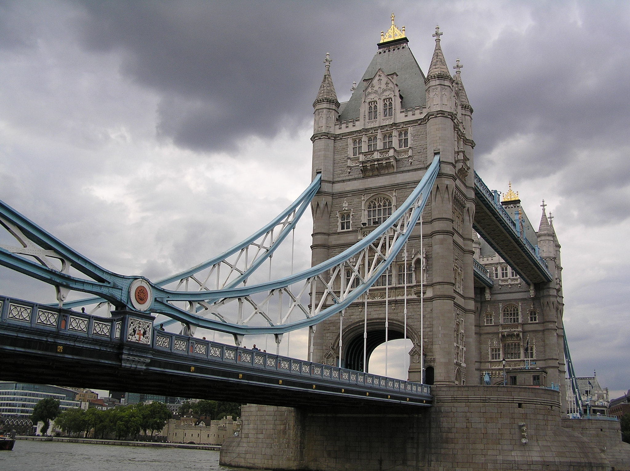 Olympus C765UZ sample photo. Tower bridge photography
