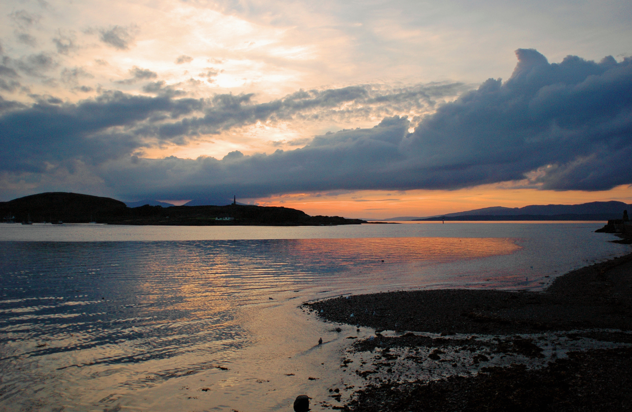 Nikon D70 + Nikon AF Nikkor 20mm F2.8D sample photo. Oban bay photography