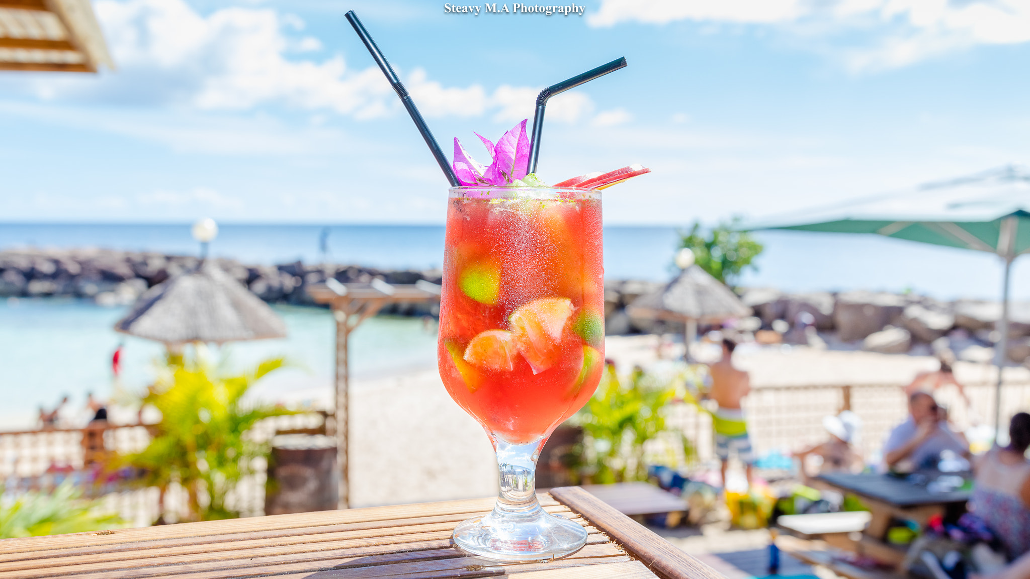 Canon EF 35mm F1.4L II USM sample photo. Red cocktail photography