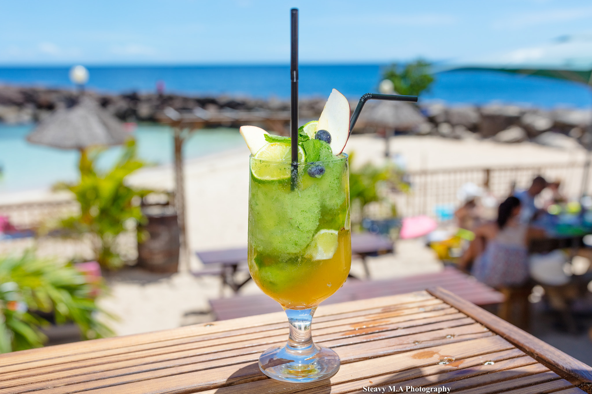 Canon EF 35mm F1.4L II USM sample photo. The green cocktail photography