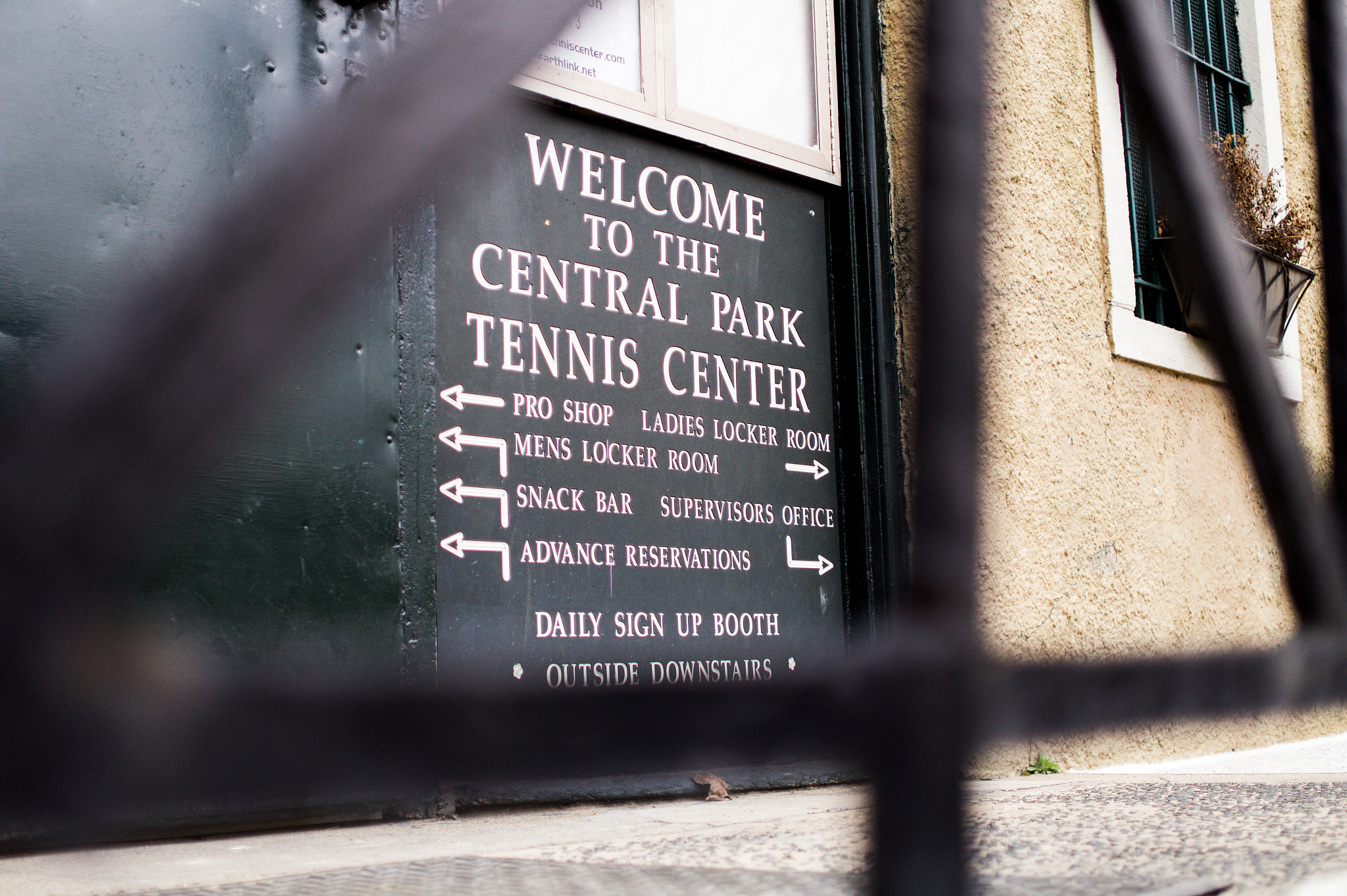 Sony Alpha a5000 (ILCE 5000) + ZEISS Touit 32mm F1.8 sample photo. Tennis center photography