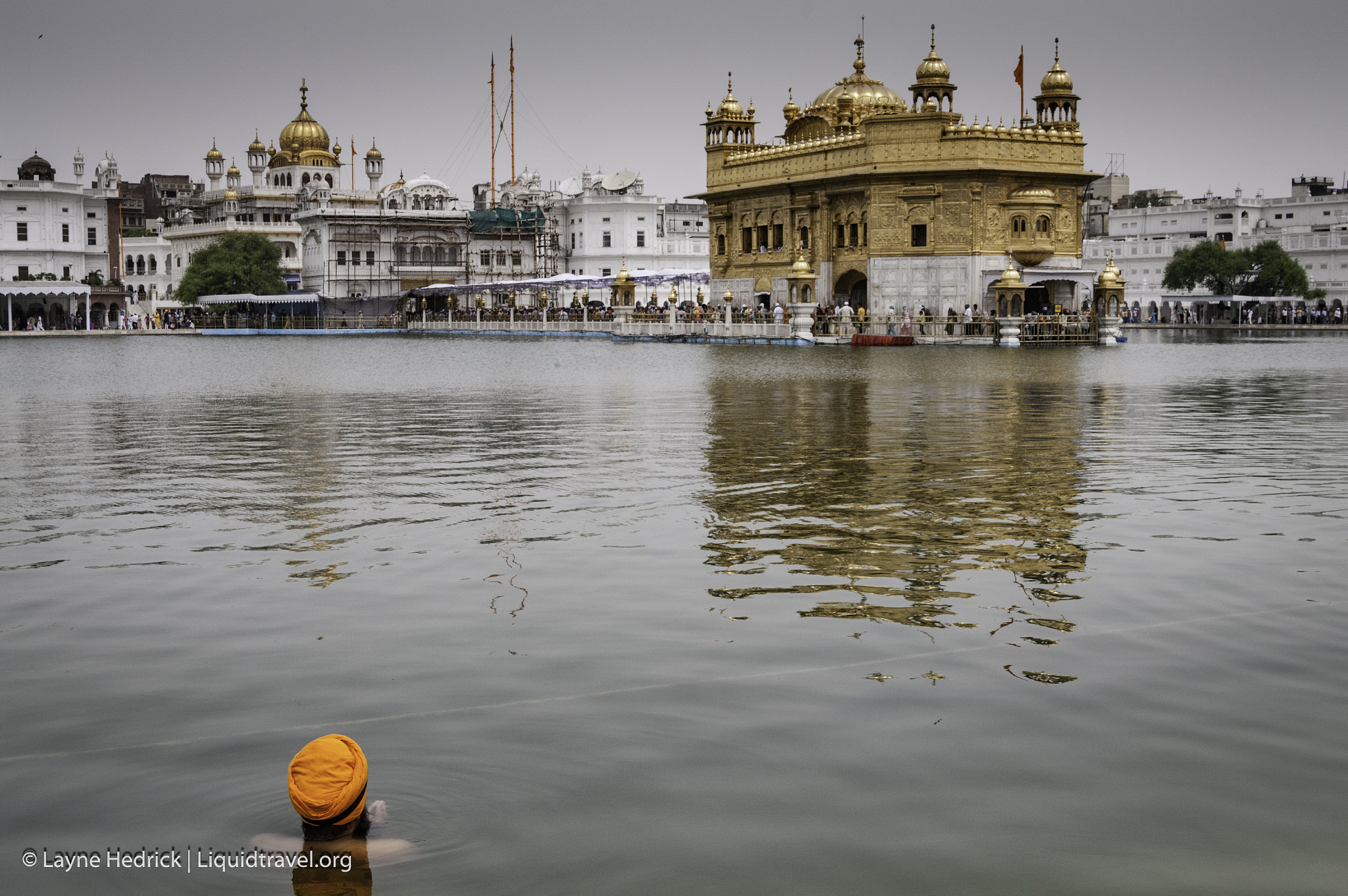 Pentax K-7 + Tamron AF 28-75mm F2.8 XR Di LD Aspherical (IF) sample photo. Devotee @ harmandir sahib photography