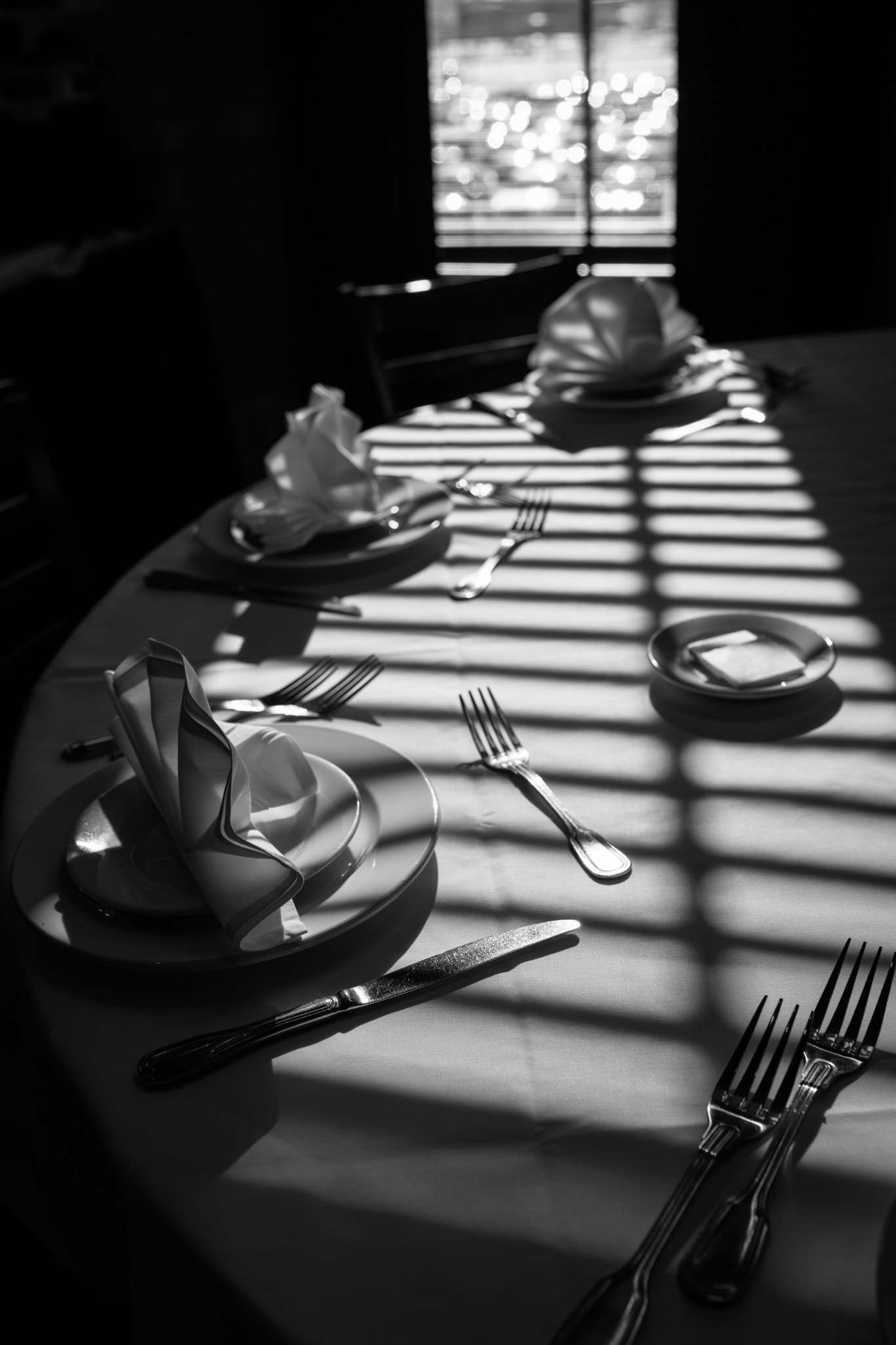 Sigma 35mm F1.4 DG HSM Art sample photo. Waiting for party photography