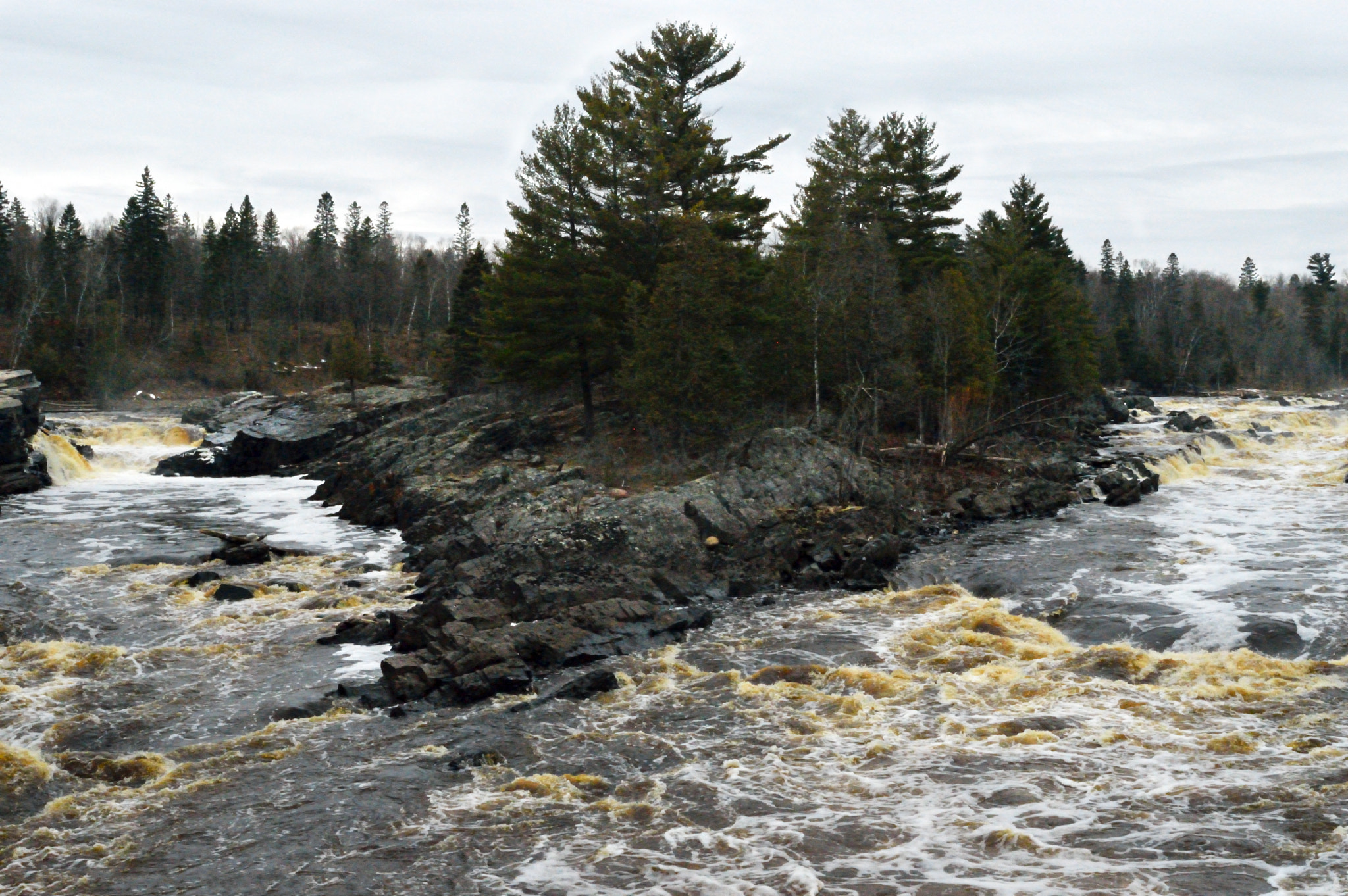 AF Zoom-Nikkor 24-120mm f/3.5-5.6D IF sample photo. Cionverging rivers photography