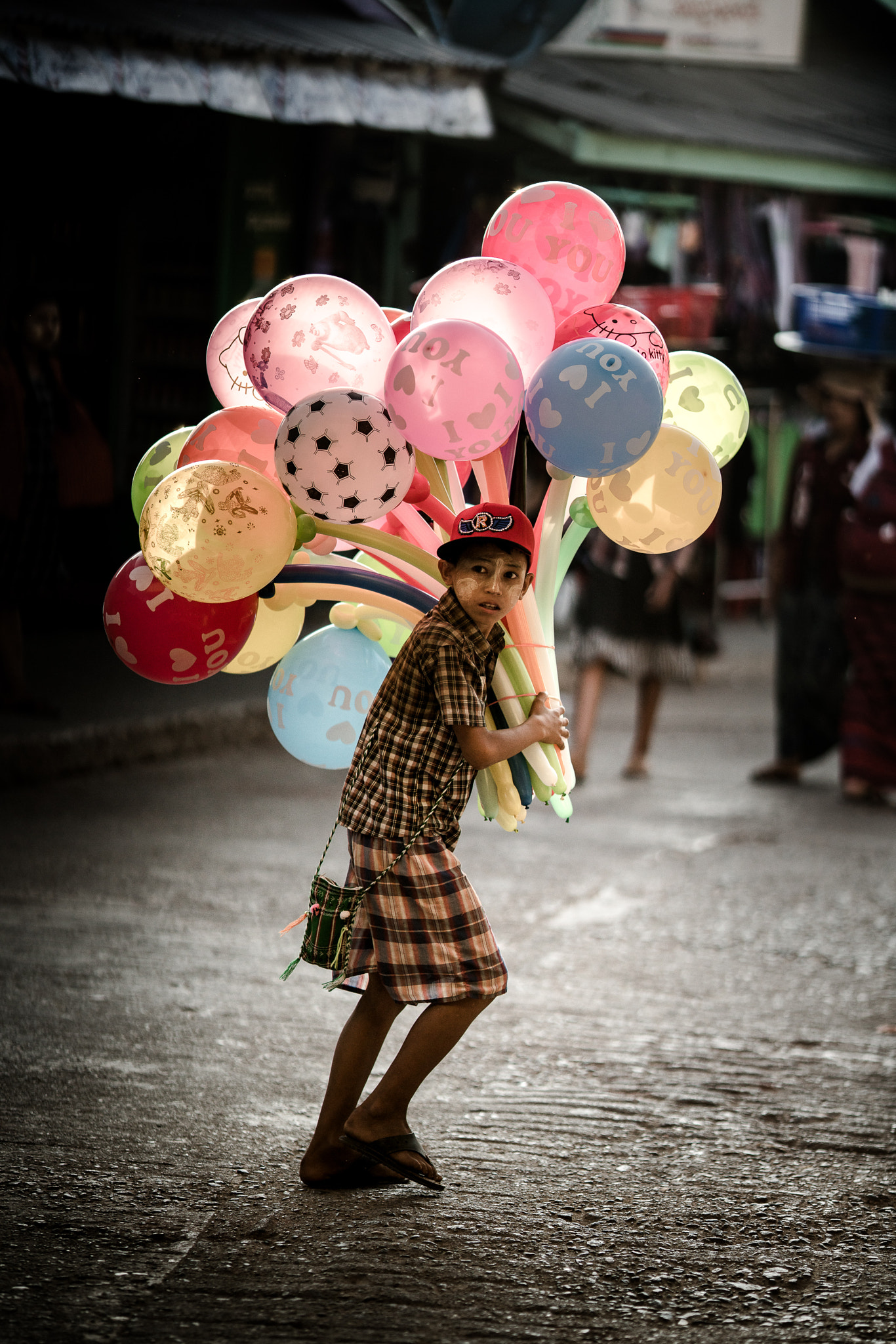 Sony a7R II + Canon EF 135mm F2L USM sample photo. Ballon boy photography
