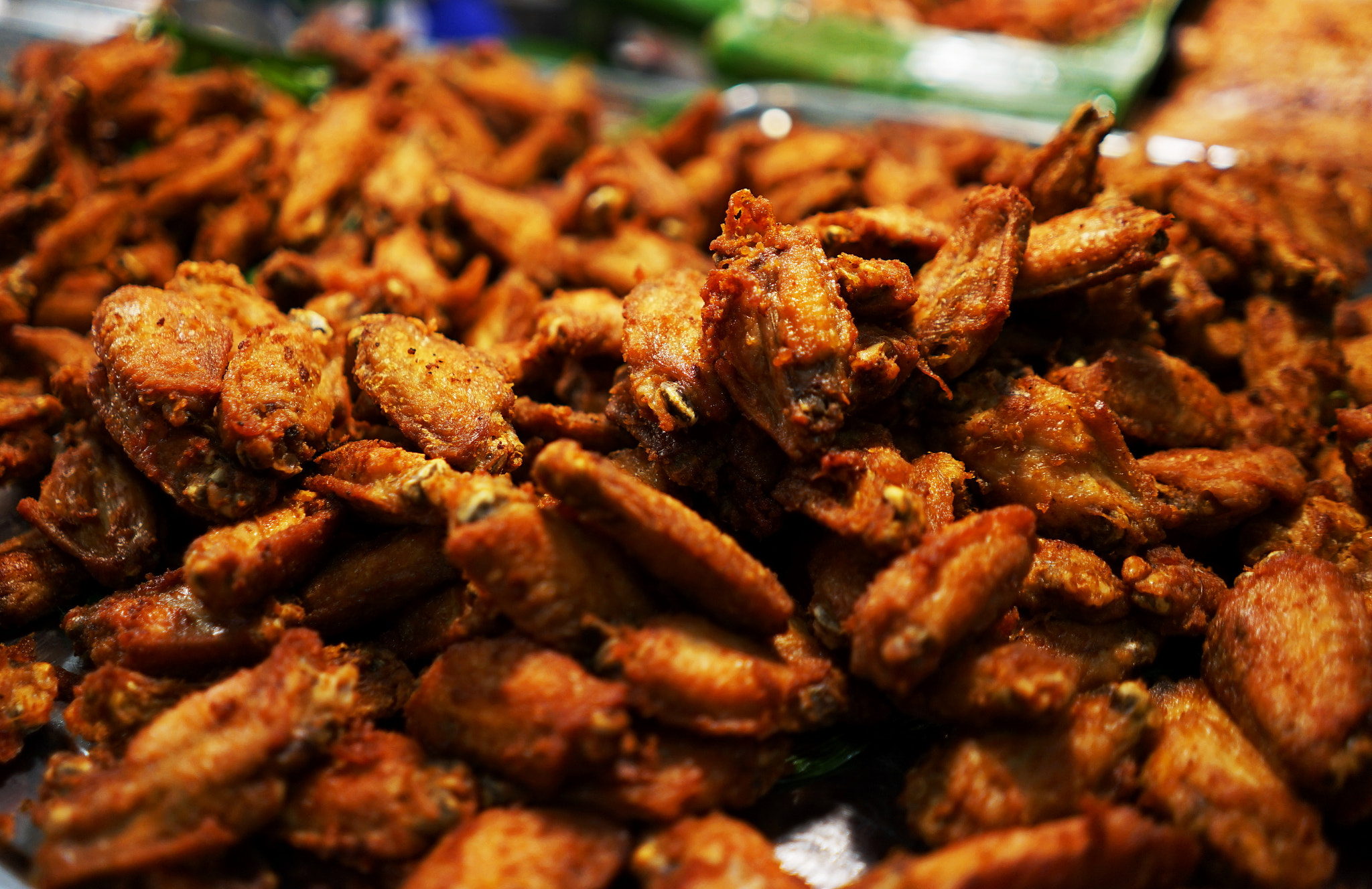 Sony a7 II + Sony FE 28mm F2 sample photo. Fried chicken (kai tod) photography