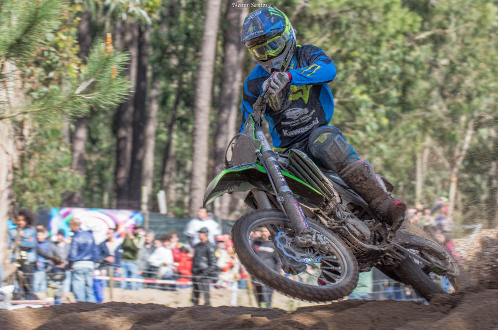 Pentax K-3 sample photo. Moto photography