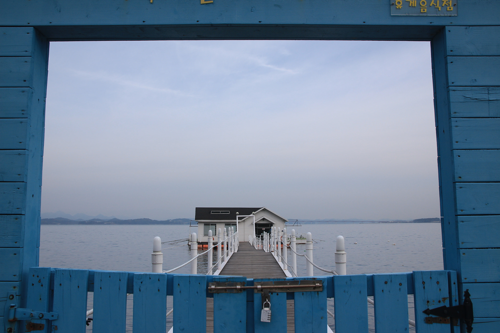 Sigma 17-70mm F2.8-4 DC Macro OS HSM sample photo. Open the door photography