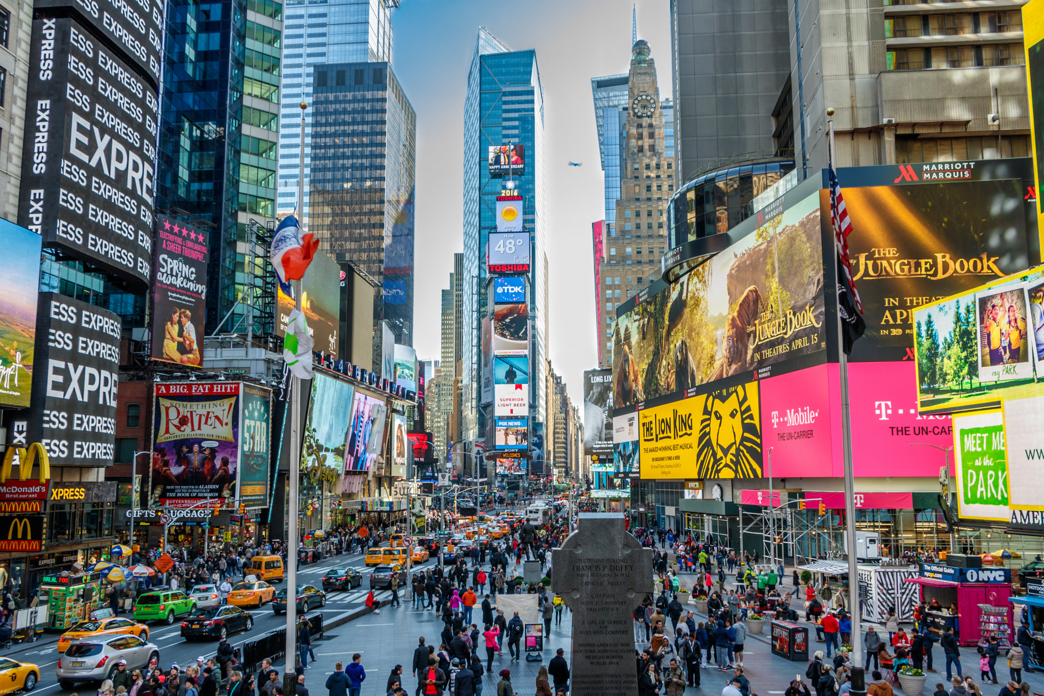 Canon EOS 760D (EOS Rebel T6s / EOS 8000D) sample photo. Times square photography