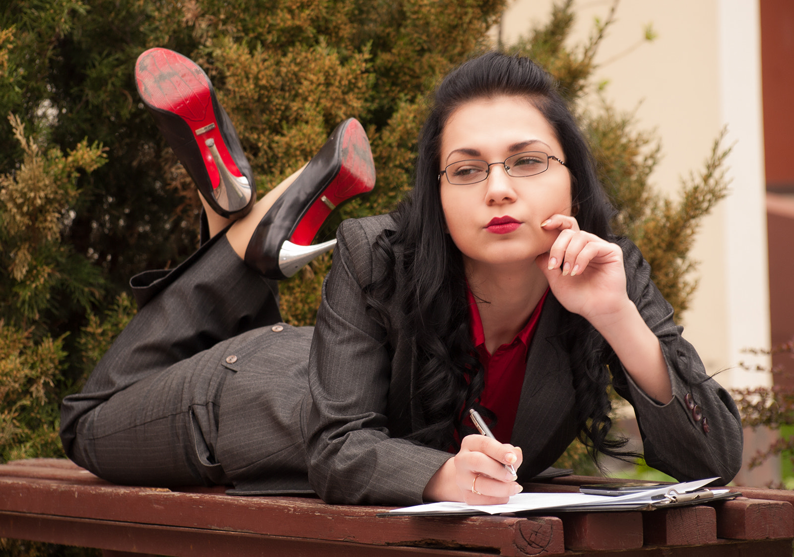 Olympus Zuiko Digital ED 40-150mm F4.0-5.6 sample photo. Business woman photography