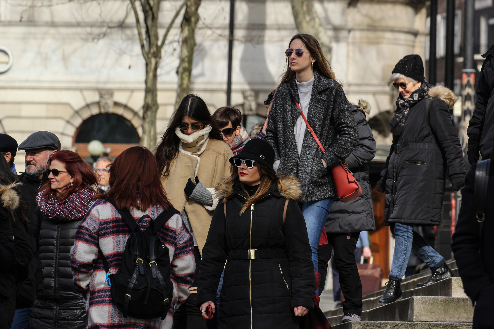 Canon EF 100-400mm F4.5-5.6L IS II USM sample photo. Citizens make their way through trafalgar square photography