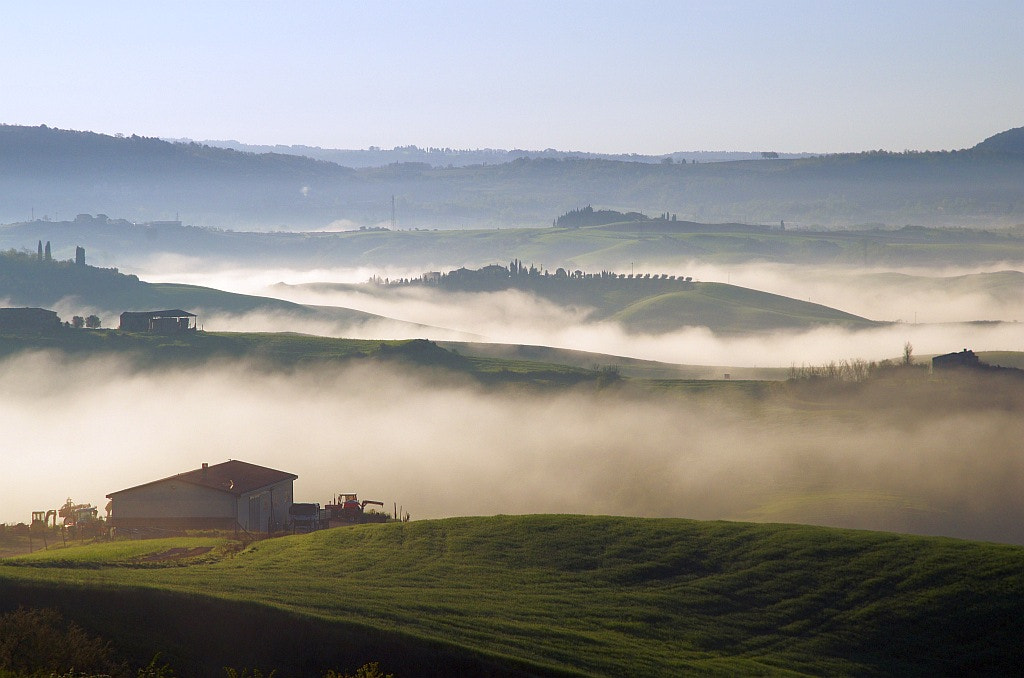 Pentax K-30 sample photo. Foggy morning in tuscany photography