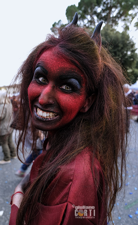 Fujifilm X-Pro2 + ZEISS Touit 12mm F2.8 sample photo. San casciano in val di pesa -fi- carnevale medievale diavoletti photography