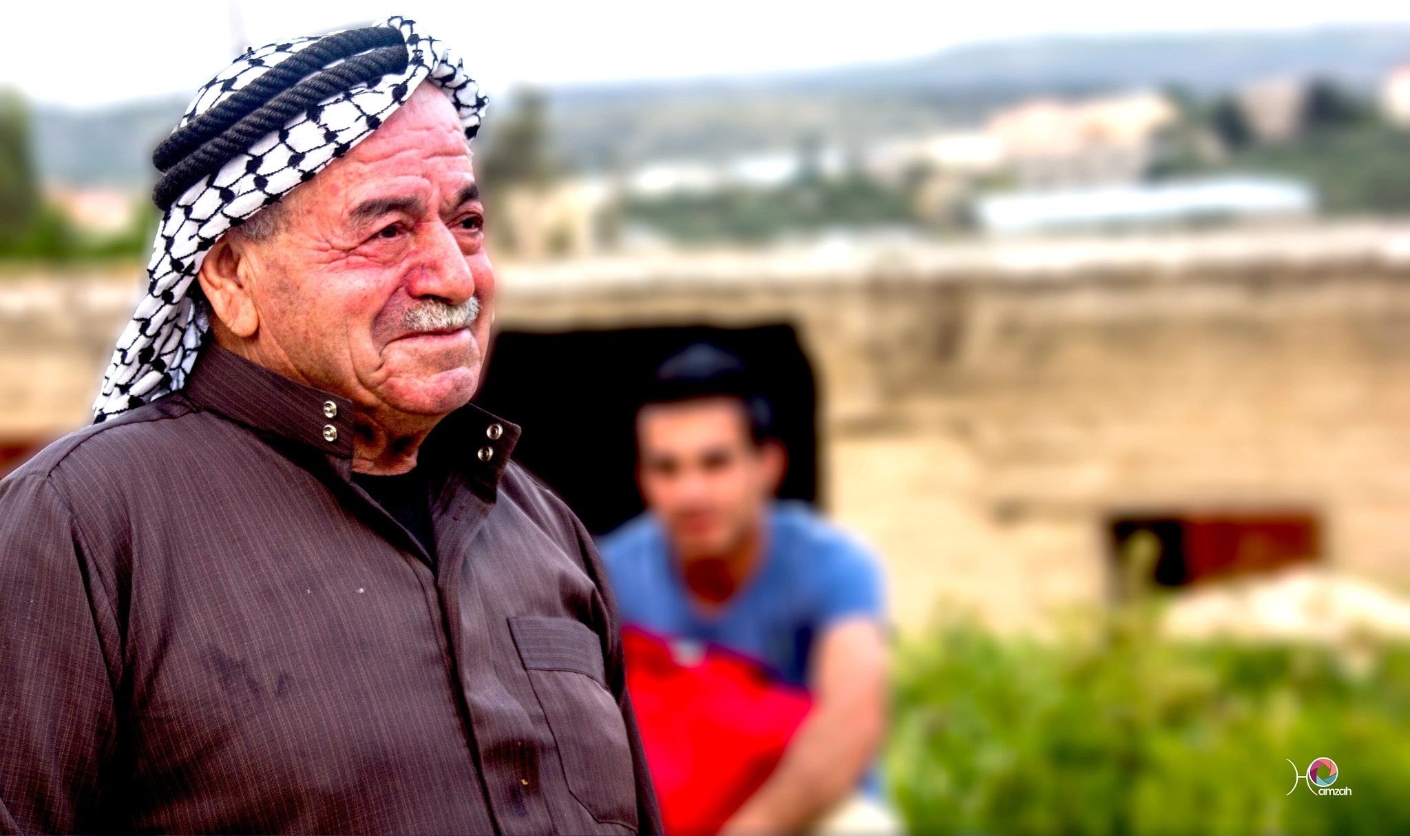 Canon EOS 550D (EOS Rebel T2i / EOS Kiss X4) + Sigma 18-200mm f/3.5-6.3 DC OS sample photo. Old palestinian man photography