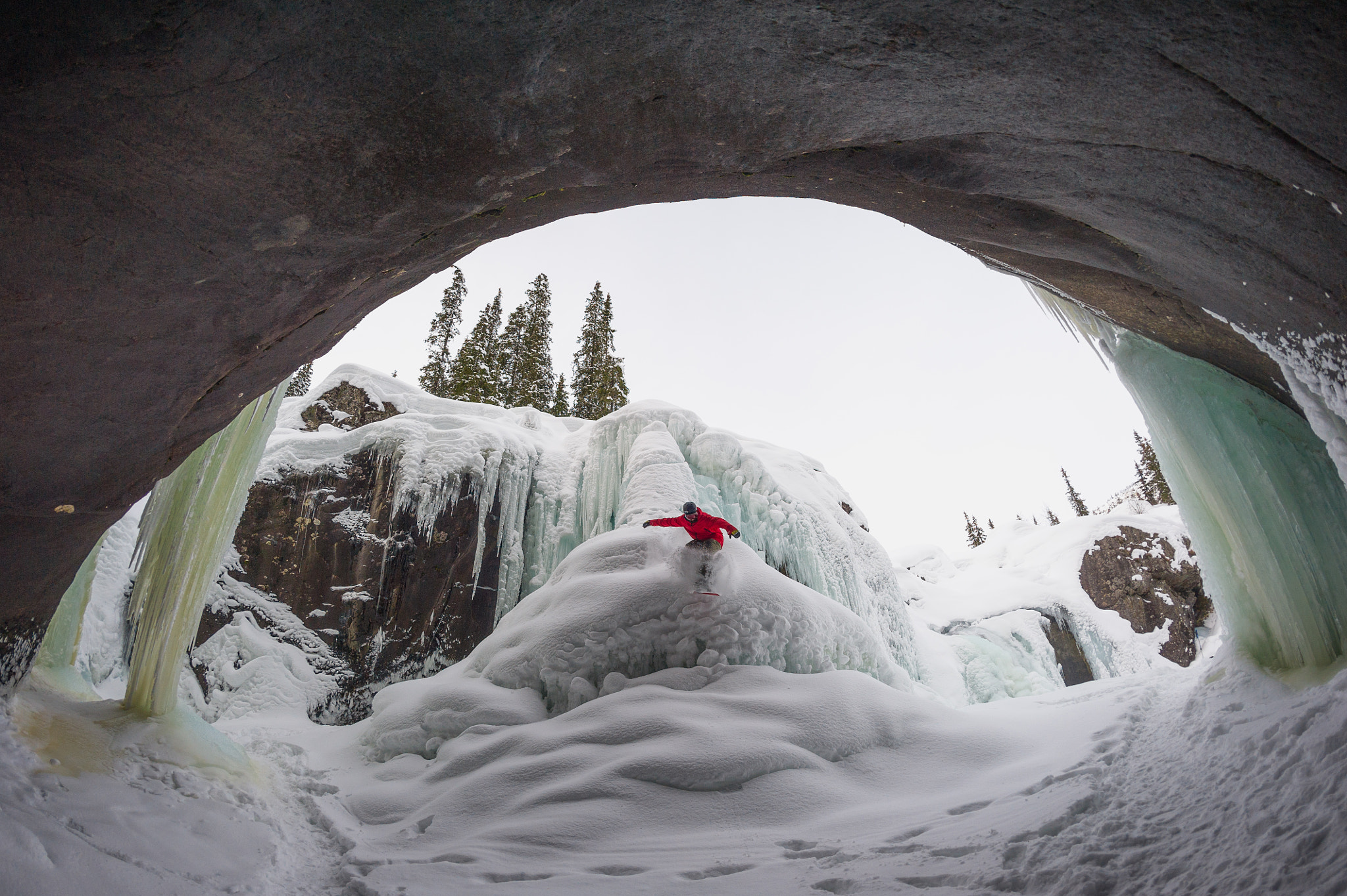 Nikon D3S + Nikon AF Fisheye-Nikkor 16mm F2.8D sample photo. The cave photography