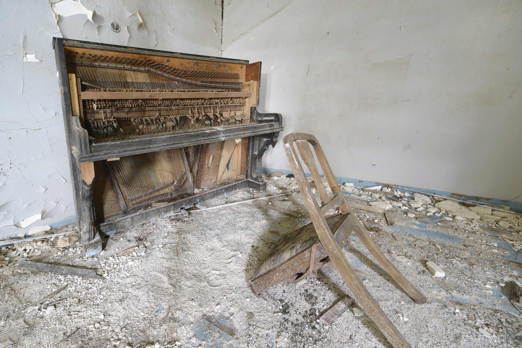 Nikon D800 + Nikon AF Nikkor 14mm F2.8D ED sample photo. Piano inside abandoned old house photography