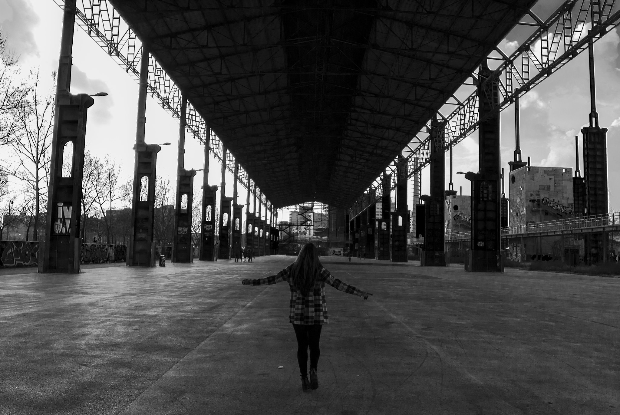 Nikon D200 sample photo. Walking the space photography