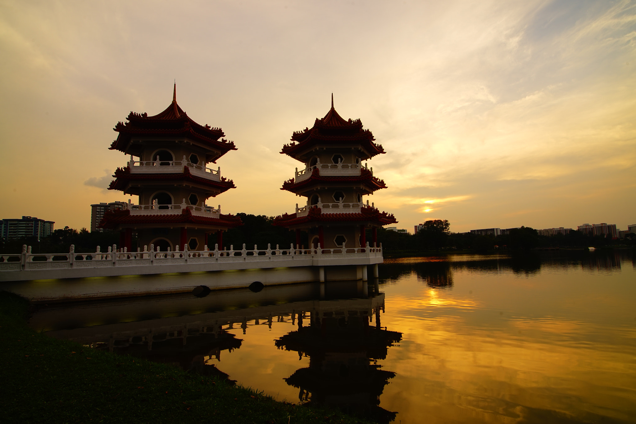 Tamron SP AF 17-50mm F2.8 XR Di II LD Aspherical (IF) sample photo. The twins towers in chinese garden photography