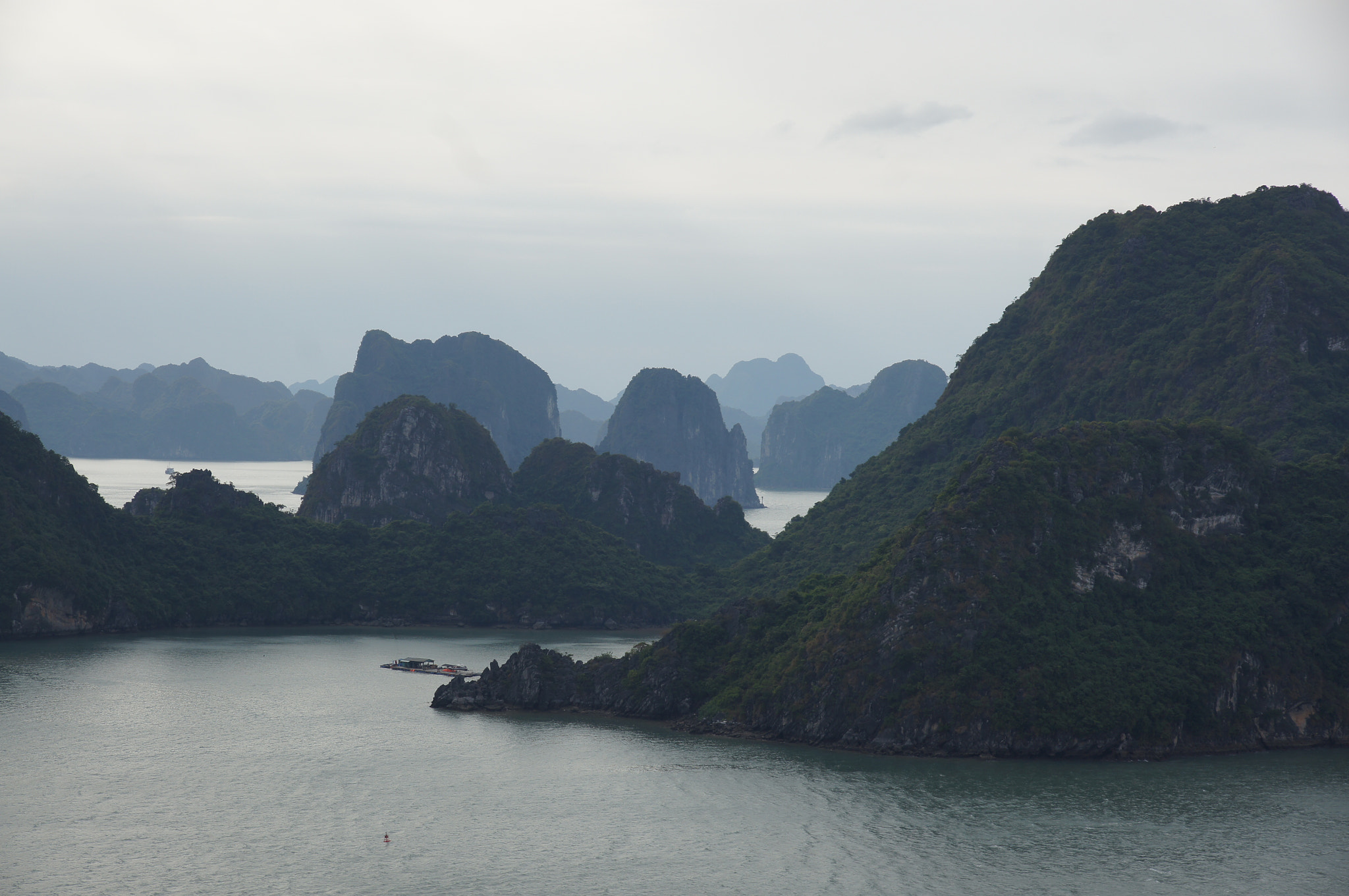 Sony Alpha DSLR-A580 sample photo. Halong bay photography