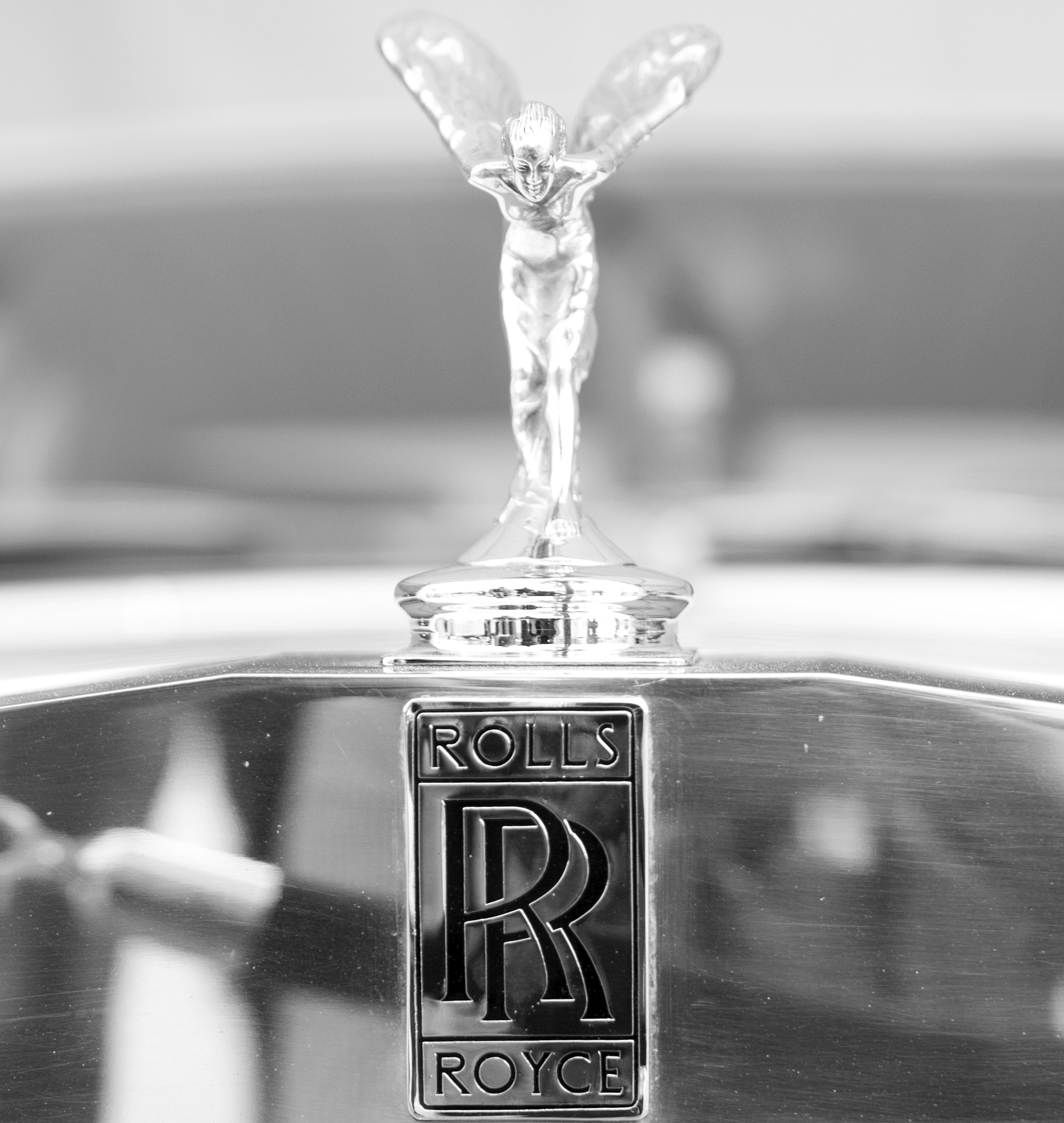 Nikon D3200 + Sigma 18-35mm F1.8 DC HSM Art sample photo. Rolls royce, classic car festival dubai photography