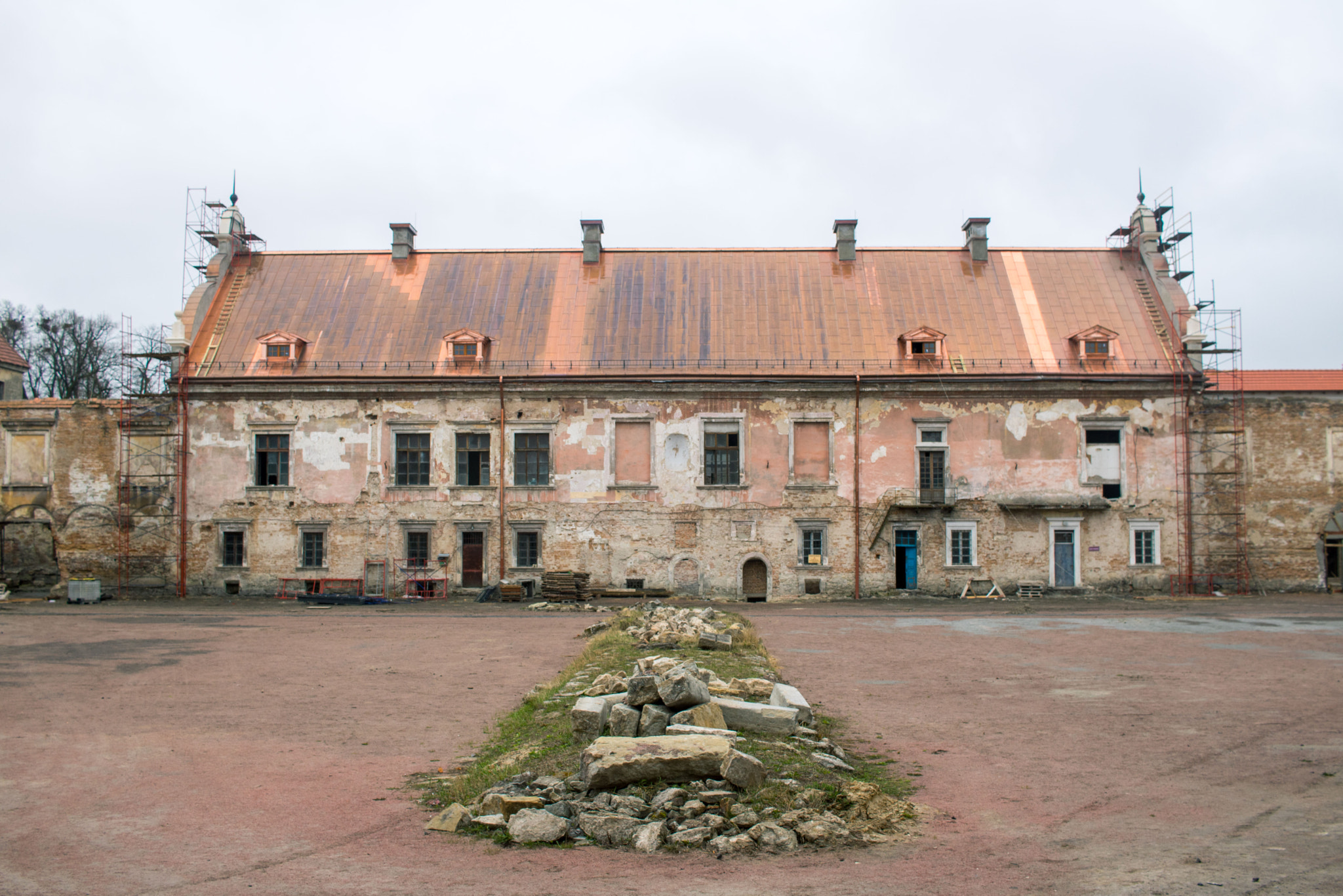 Canon EF-S 24mm F2.8 STM sample photo. Old building photography
