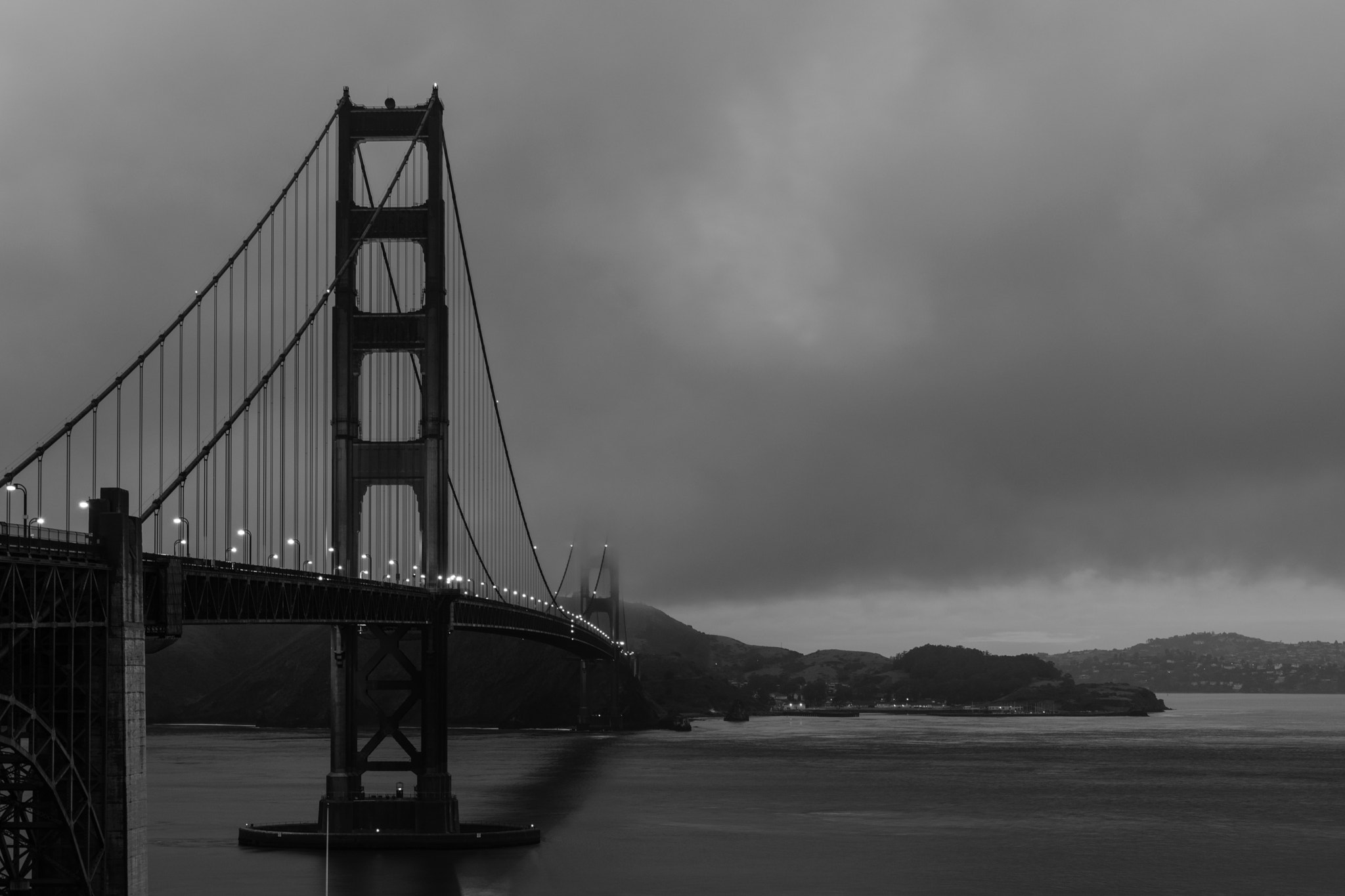 Nikon D3300 + Sigma 17-70mm F2.8-4 DC Macro OS HSM | C sample photo. Golden gate in the morning fog photography