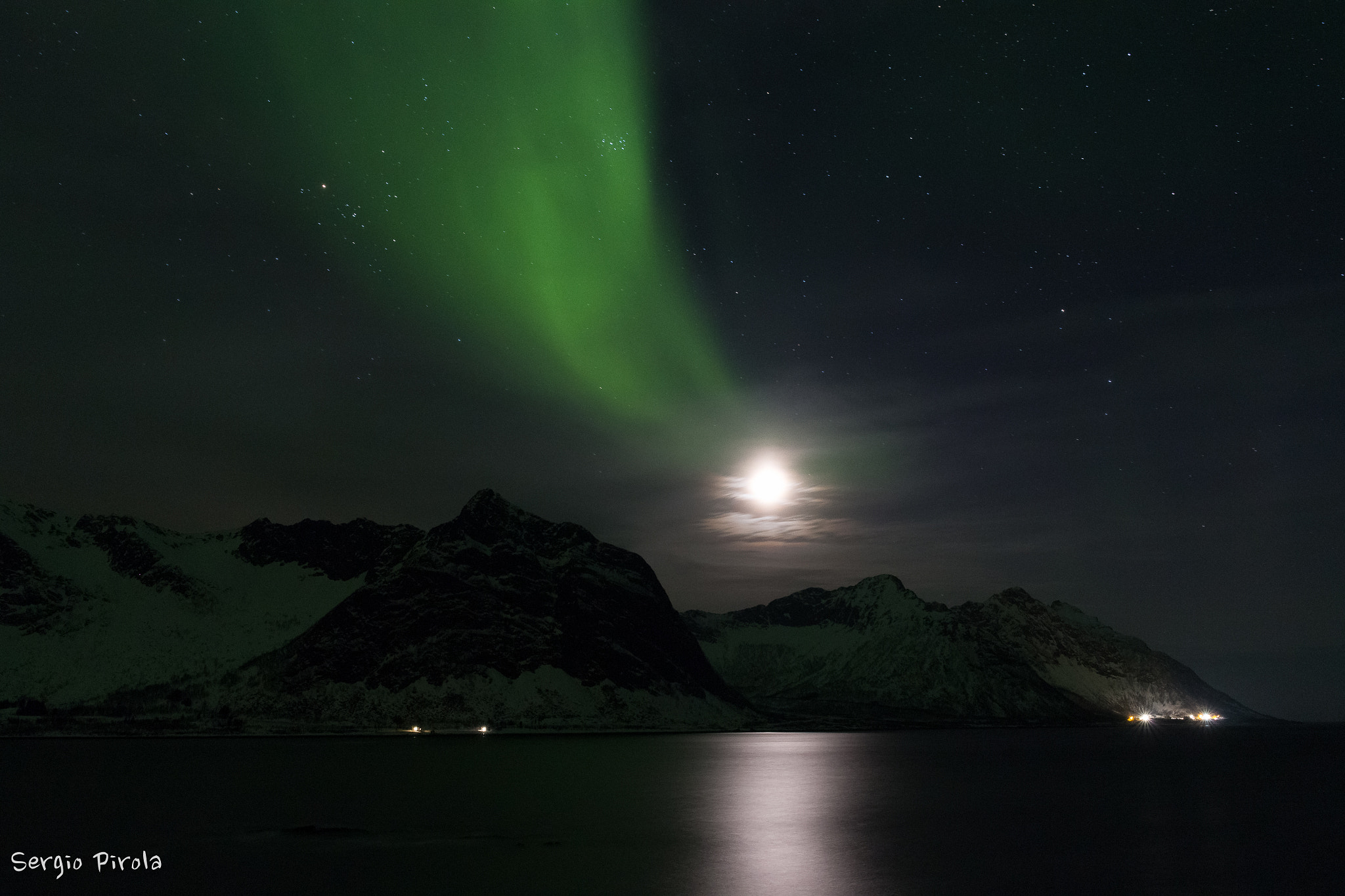 Sigma 24-70mm F2.8 EX DG Macro sample photo. Aurora borealis, photography