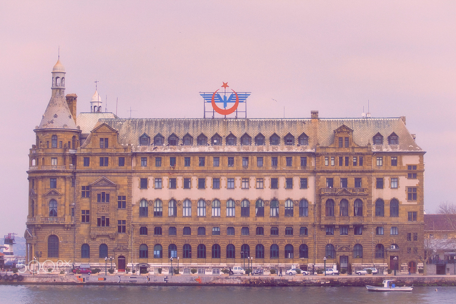 Canon EOS 400D (EOS Digital Rebel XTi / EOS Kiss Digital X) + Canon EF 70-200mm F4L USM sample photo. Haydarpasa train station before burned photography