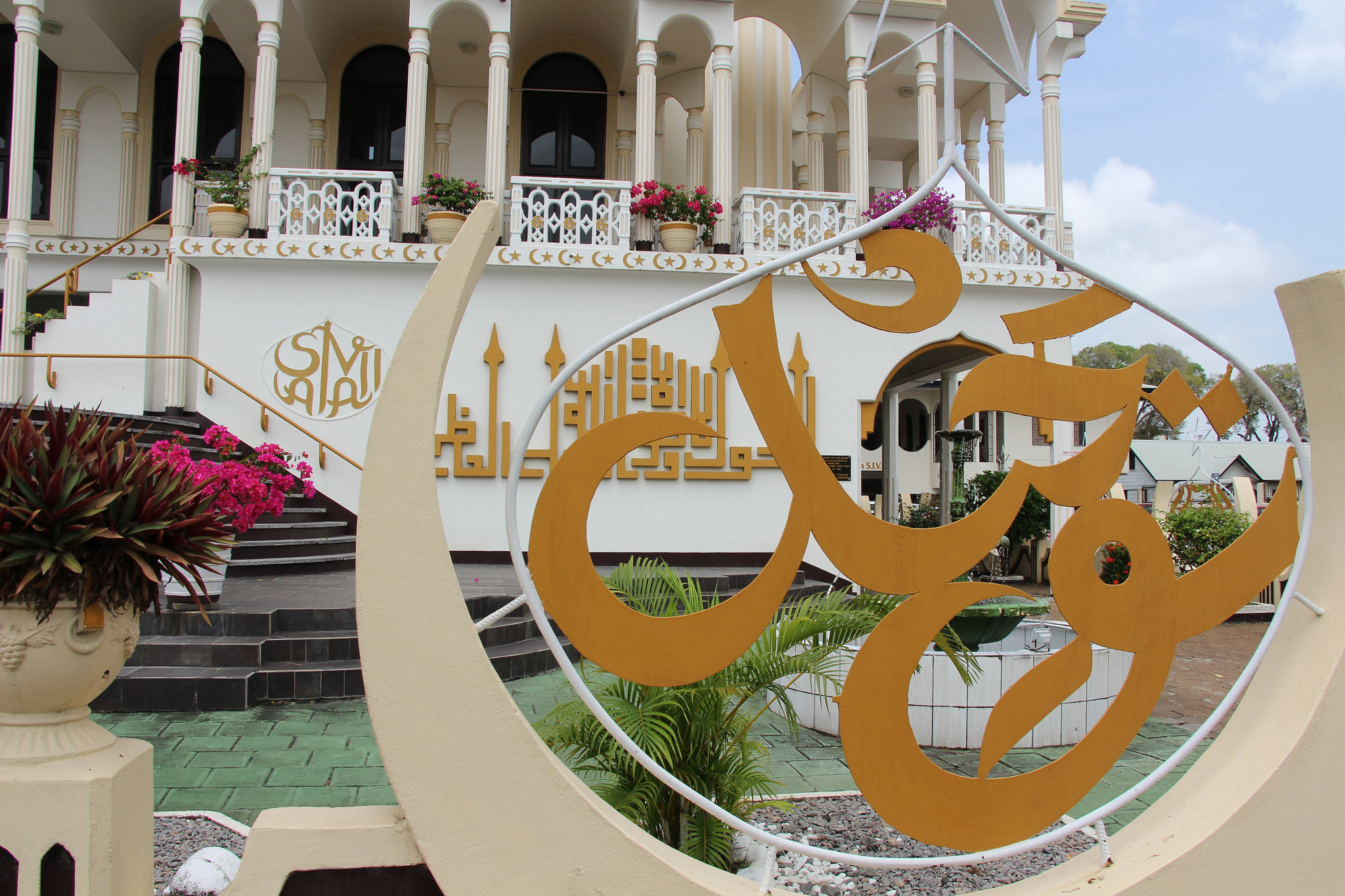 Canon EF-S 18-135mm F3.5-5.6 IS STM sample photo. Mosque paramaribo photography