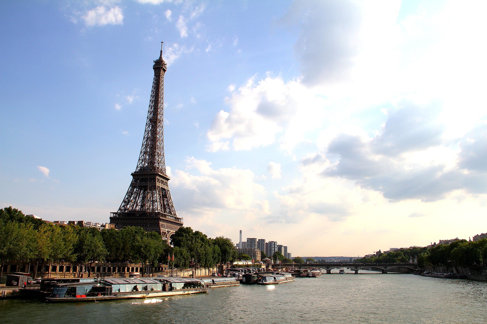 Canon EF-S 18-135mm F3.5-5.6 IS sample photo. Torre eiffel photography