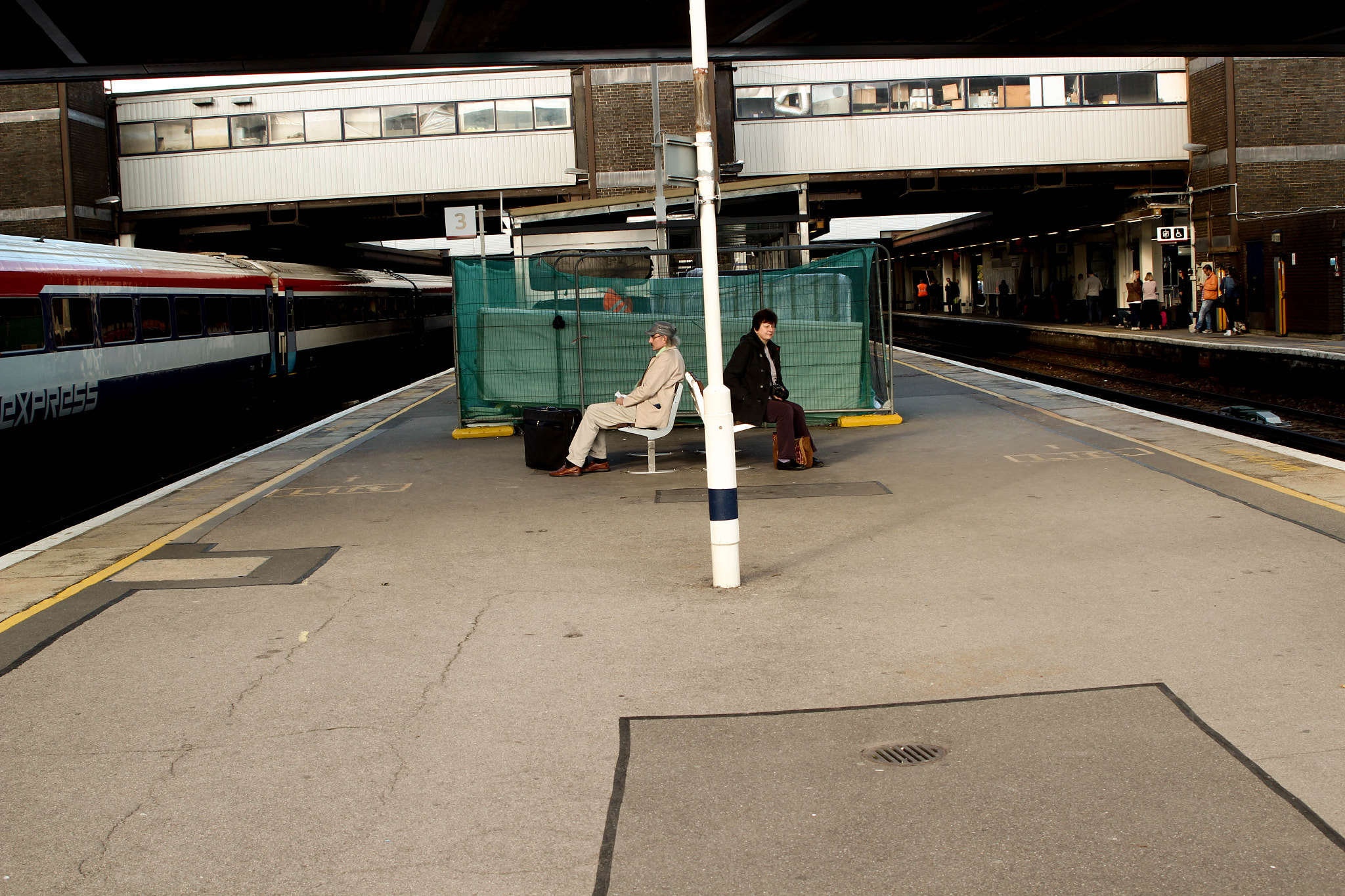 Canon EF 28-80mm f/3.5-5.6 USM sample photo. Waiting for the train photography