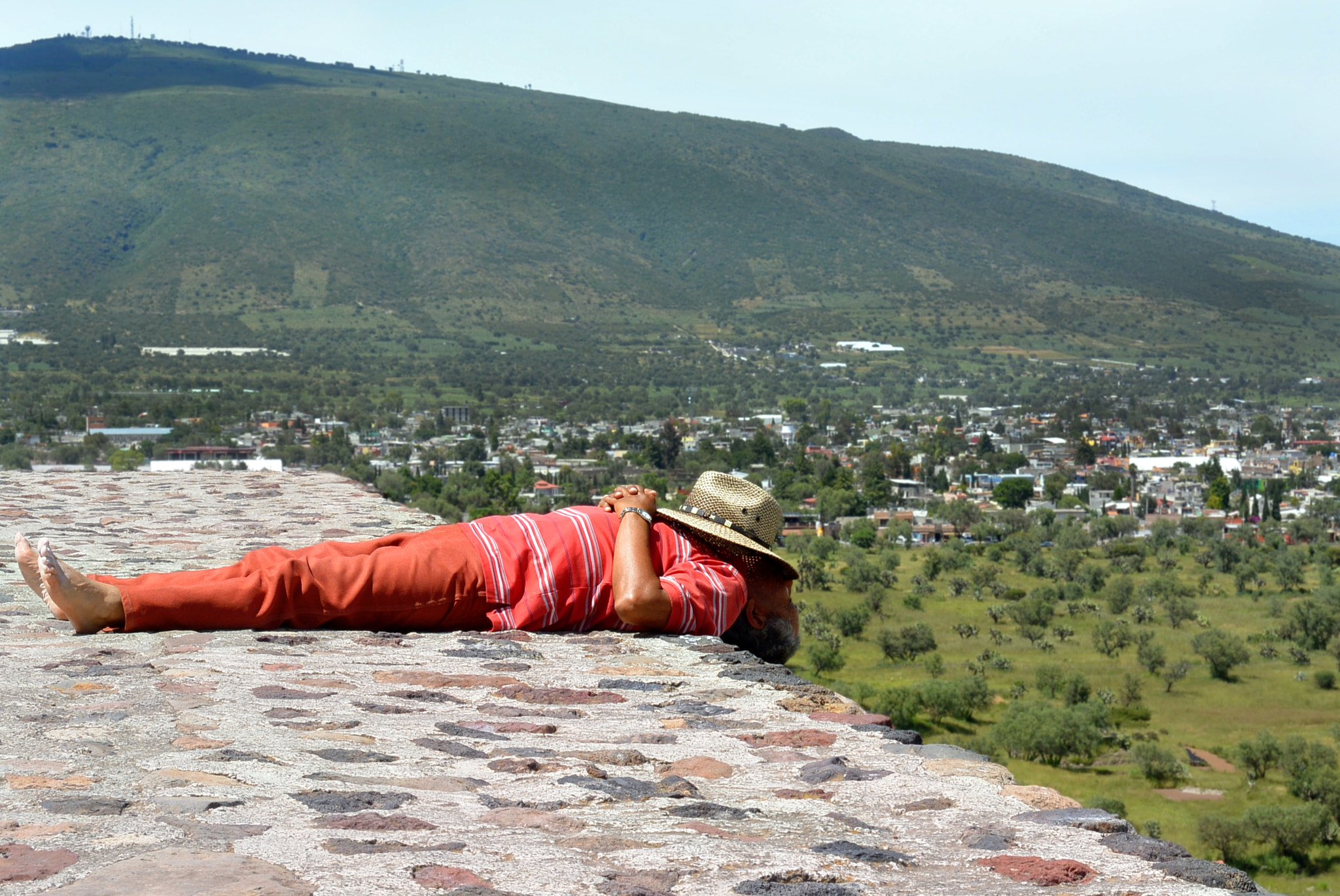 Nikon 1 S1 sample photo. Man on pyramid of the sun photography
