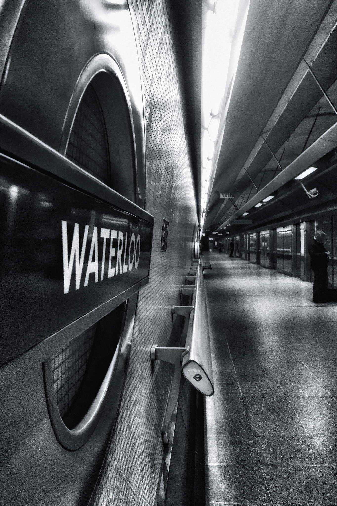 Jag.gr 645 PRO Mk III for Apple iPhone 6s sample photo. Waterloo jubilee line photography