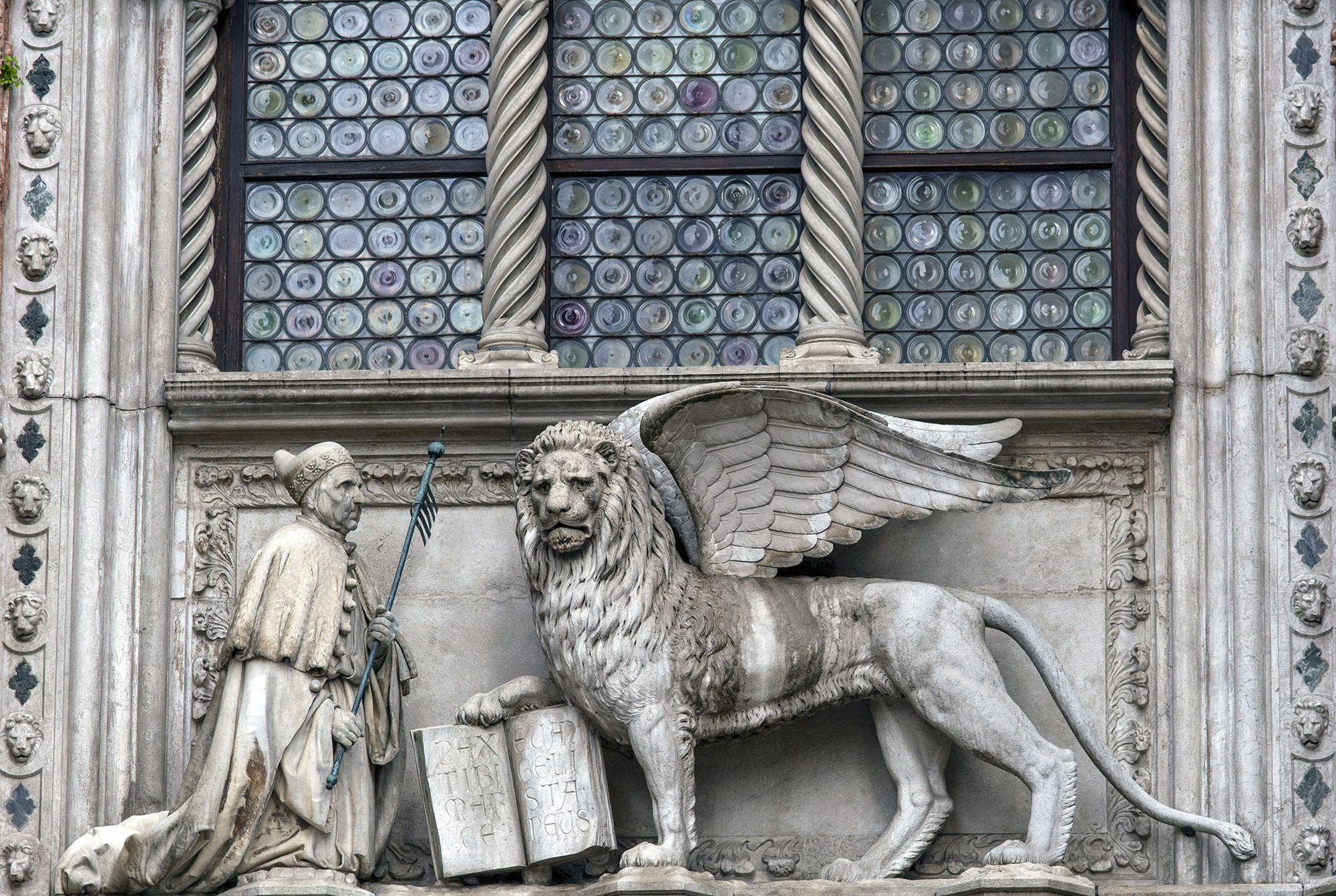 Canon EOS 700D (EOS Rebel T5i / EOS Kiss X7i) + Sigma 105mm F2.8 EX DG Macro sample photo. Piazza san marco photography