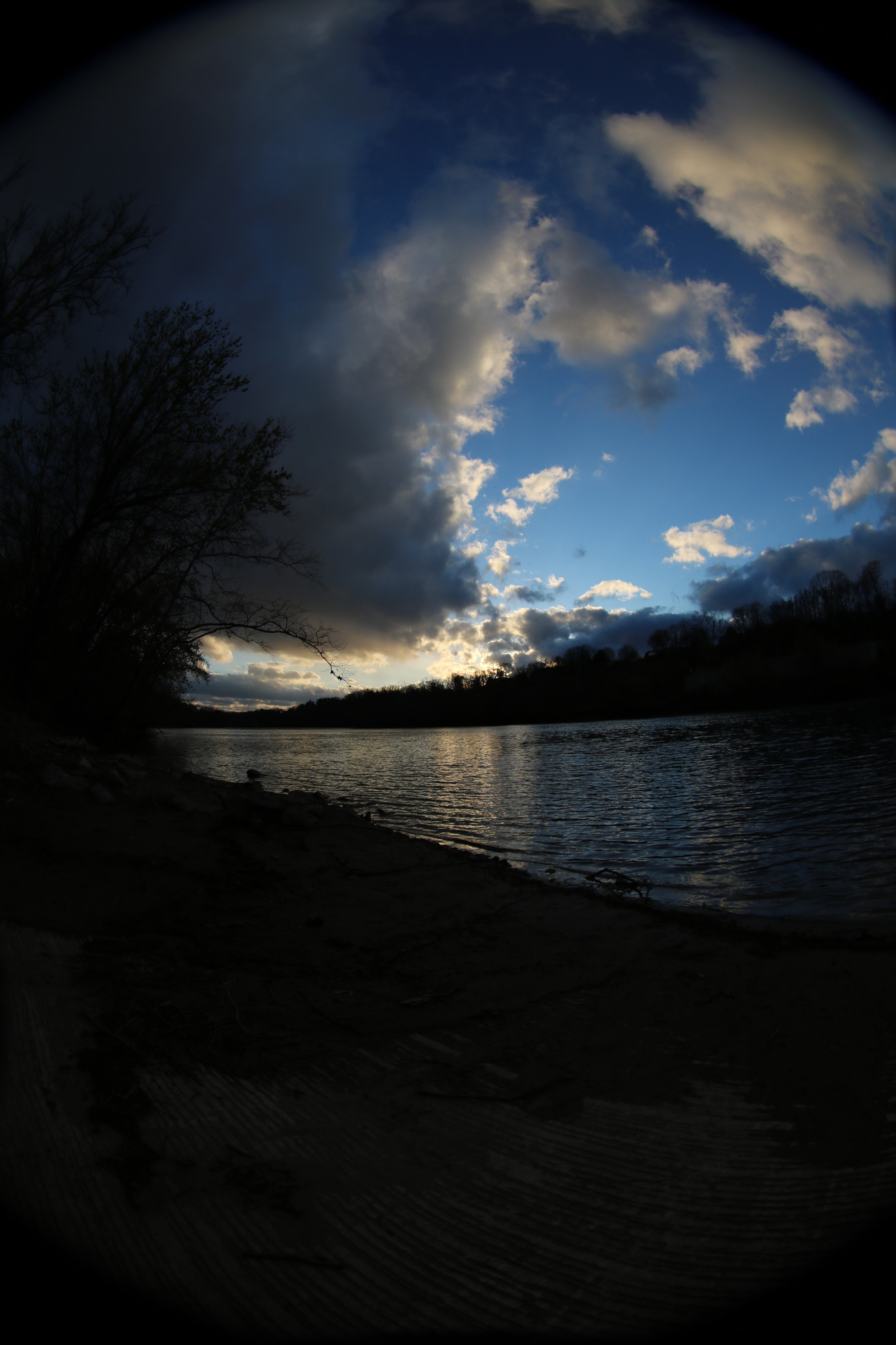 Canon EOS 750D (EOS Rebel T6i / EOS Kiss X8i) + Canon EF 8-15mm F4L Fisheye USM sample photo. Blue skies sunset photography