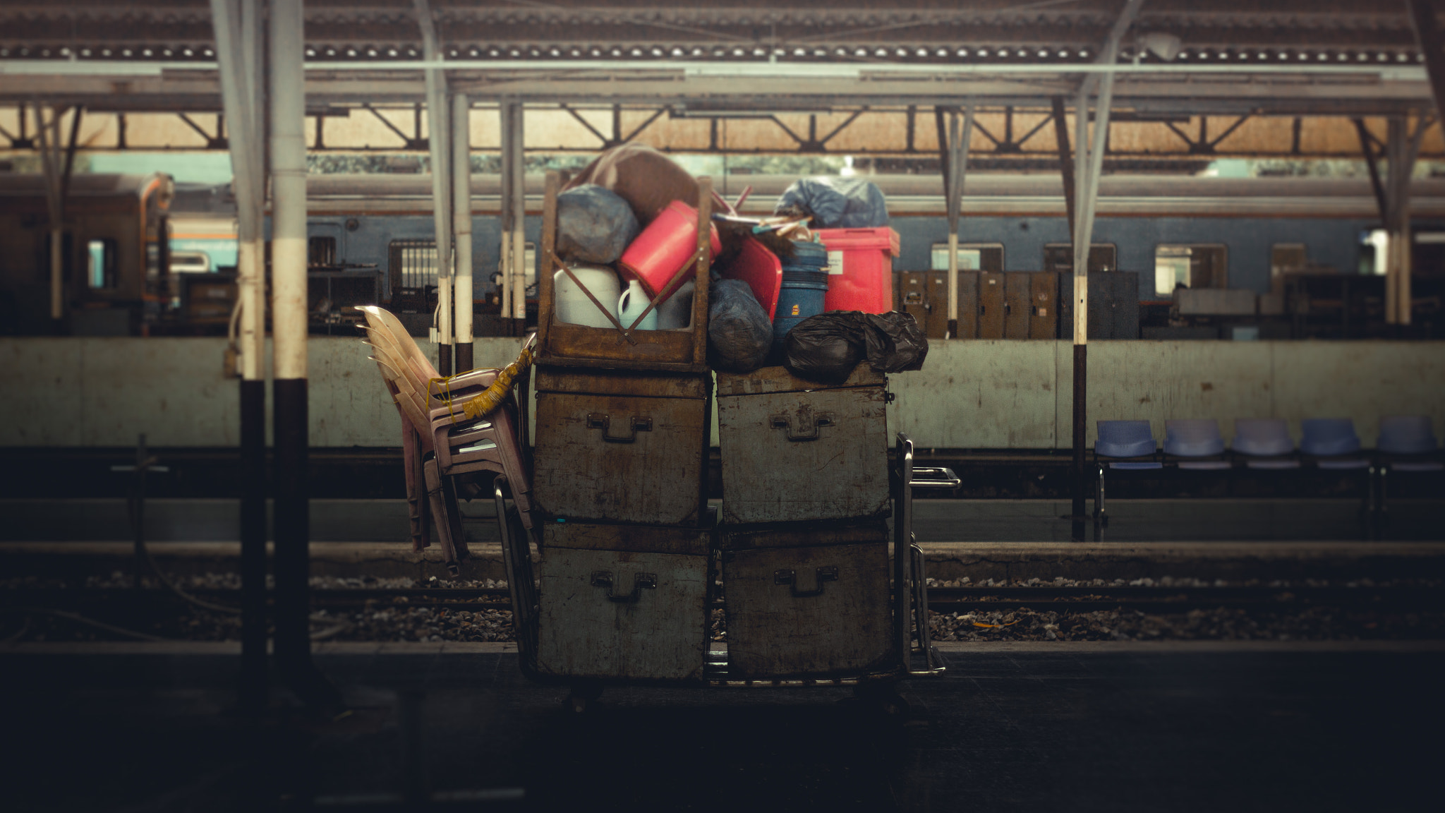 Canon EOS 600D (Rebel EOS T3i / EOS Kiss X5) + Canon EF 50mm F1.8 II sample photo. Bangkok baggage 2 photography
