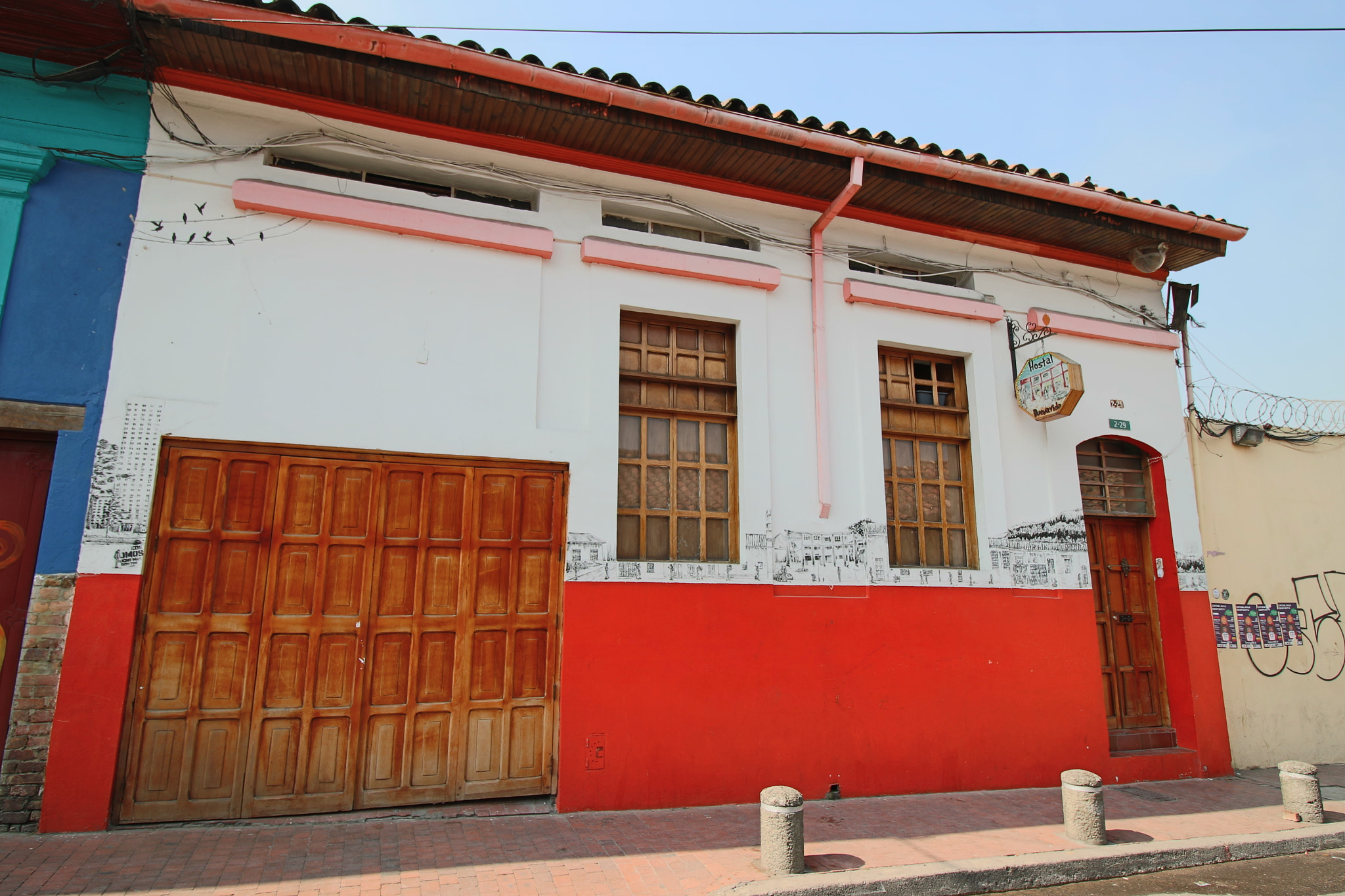 Canon EF-S 10-18mm F4.5–5.6 IS STM sample photo. Barrio la candelaria bogotá photography