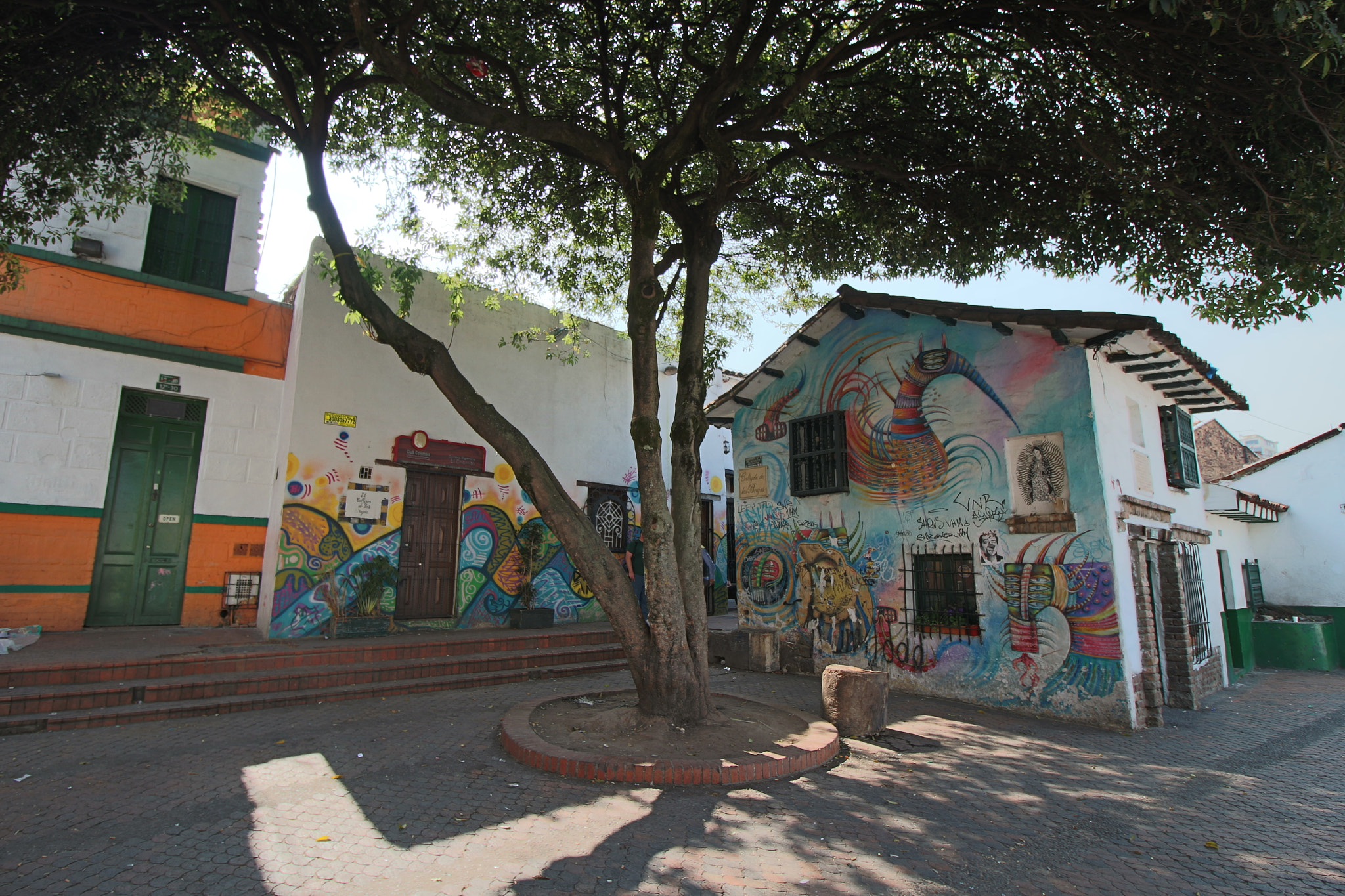 Canon EF-S 10-18mm F4.5–5.6 IS STM sample photo. Barrio la candelaria bogotá photography