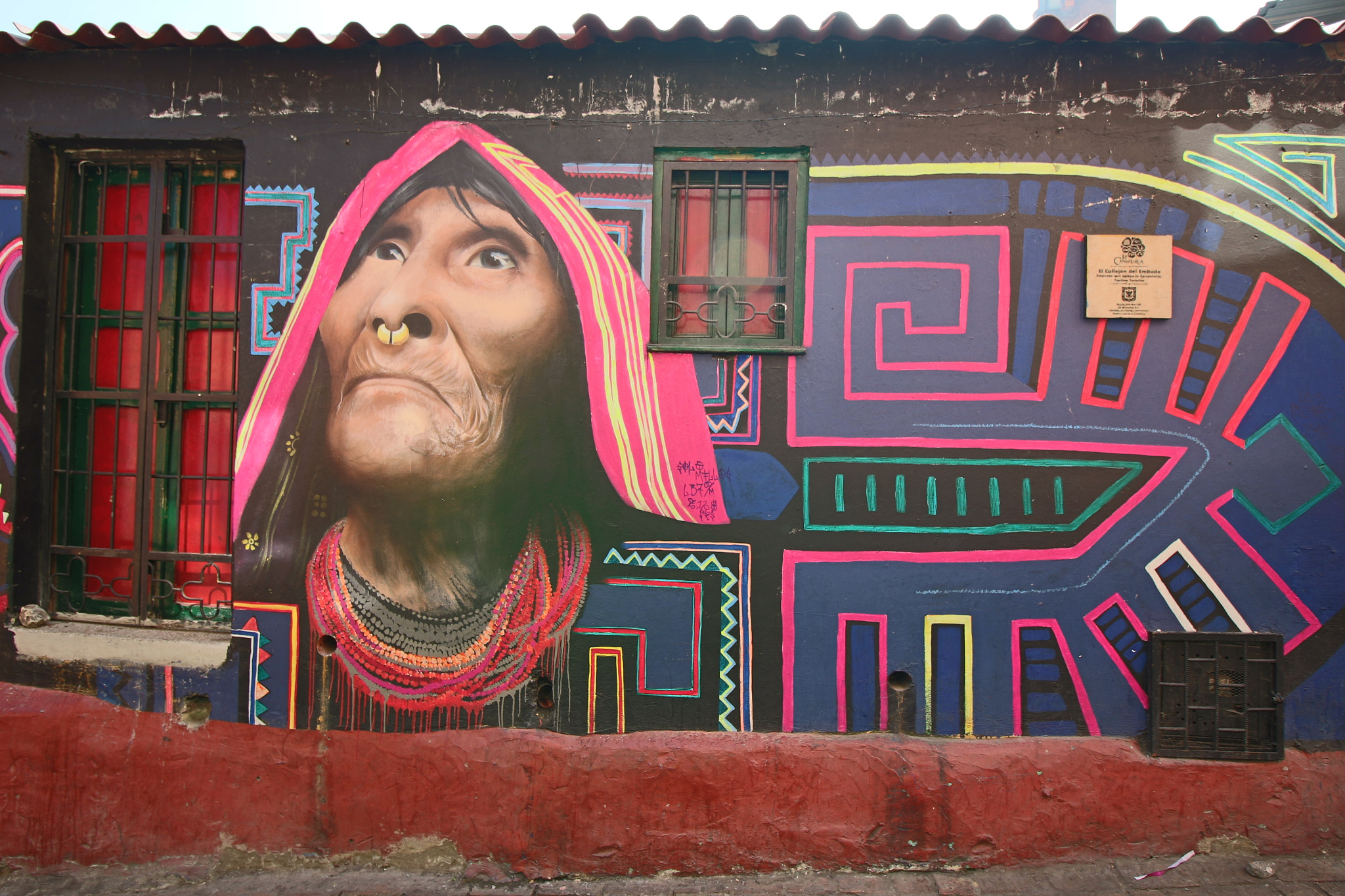 Canon EF-S 10-18mm F4.5–5.6 IS STM sample photo. Barrio la candelaria bogotá photography