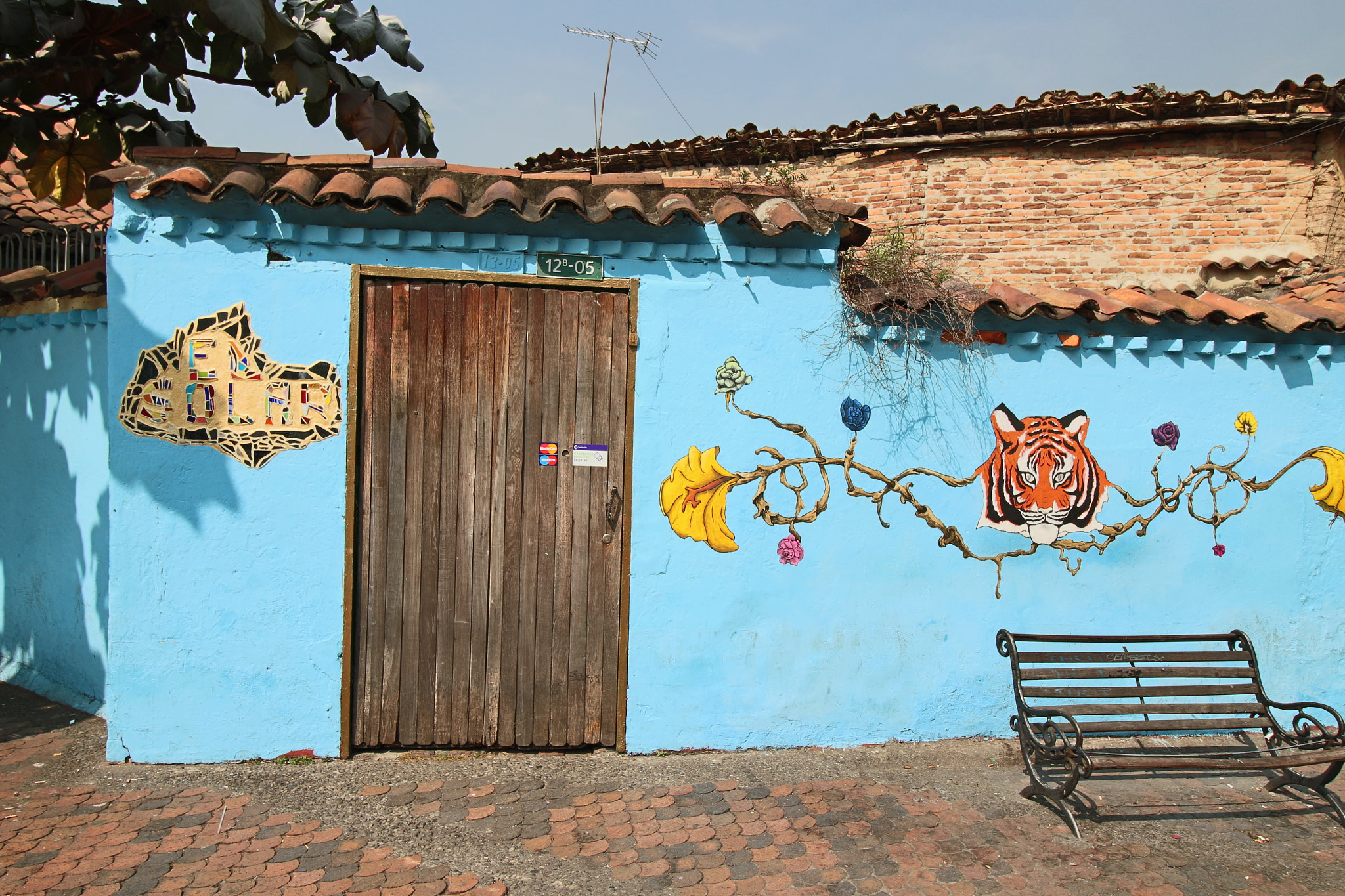 Canon EF-S 10-18mm F4.5–5.6 IS STM sample photo. Barrio la candelaria bogotá photography