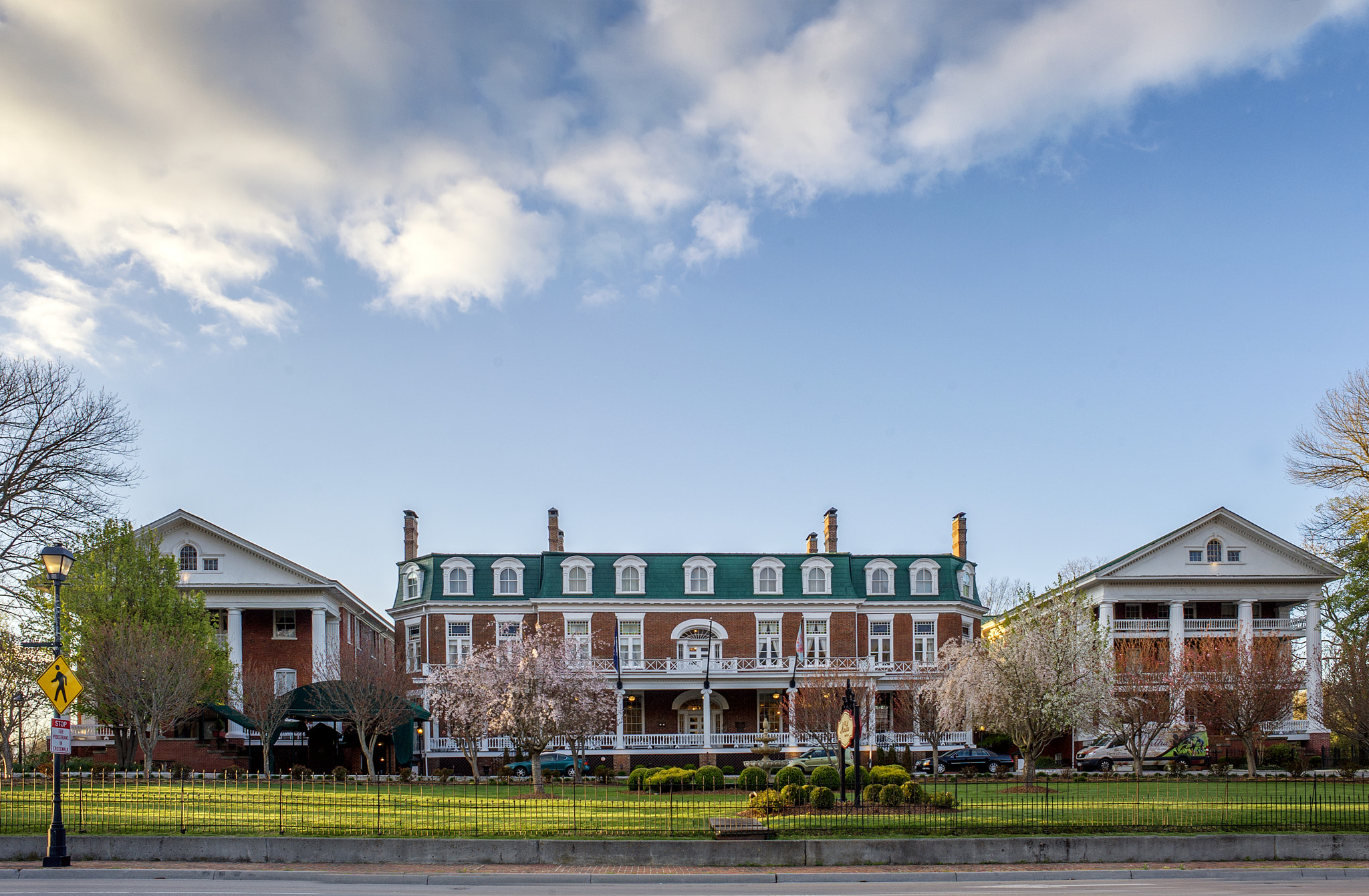 Nikon D3S + Nikon AF Nikkor 24mm F2.8D sample photo. Martha washington inn photography