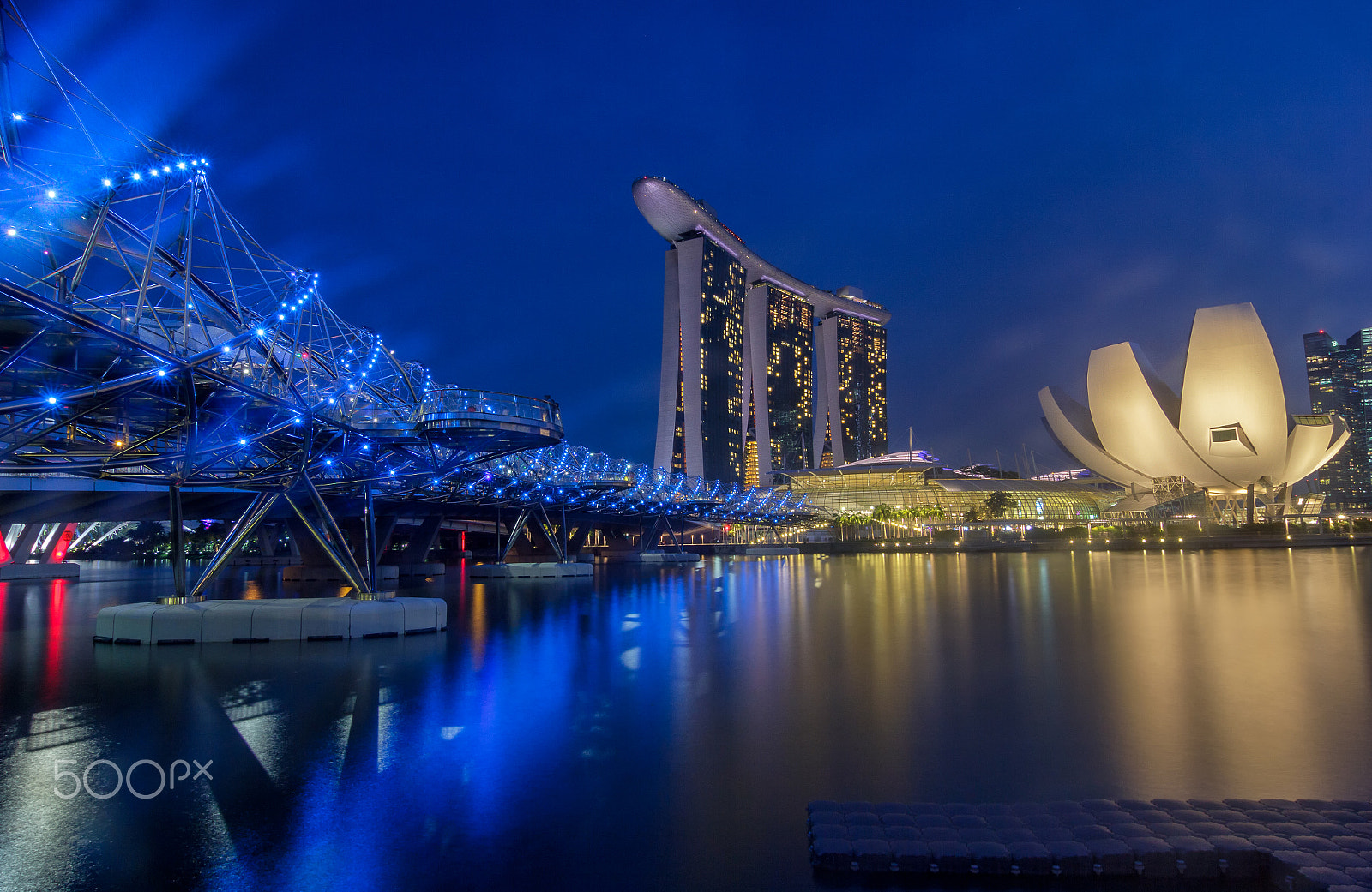 Tokina AT-X Pro 12-24mm F4 (IF) DX sample photo. Strolling around marina bay photography