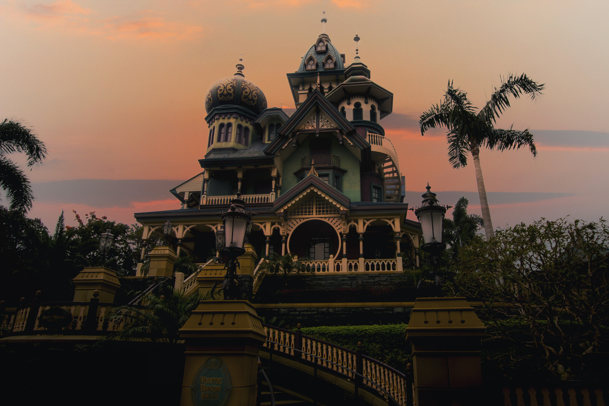Canon EF 28-105mm f/3.5-4.5 USM sample photo. Mystic manor photography
