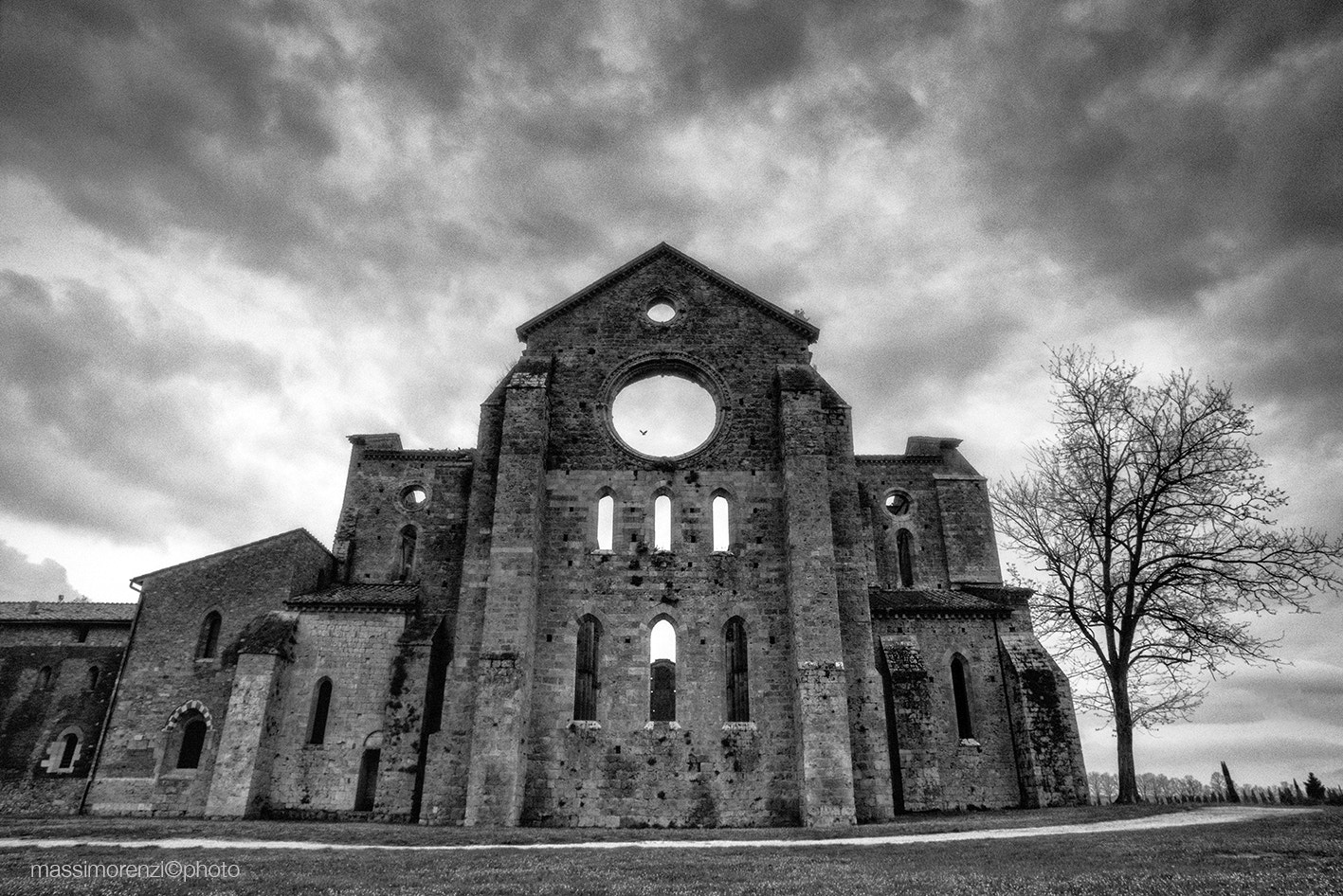 Nikon D800 + AF Nikkor 20mm f/2.8 sample photo. San galgano - toscana - italy photography