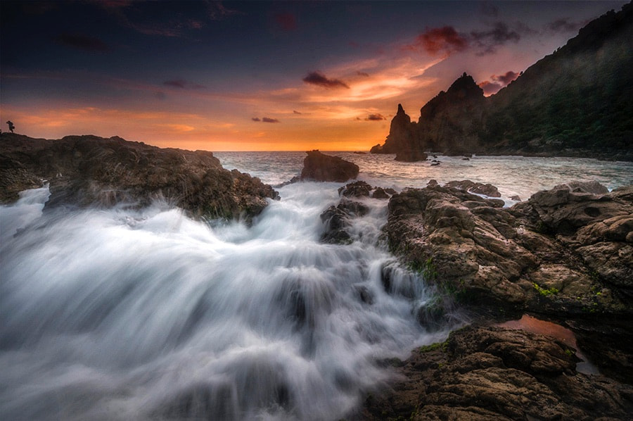 Nikon D300S sample photo. Watu lumbung waves photography