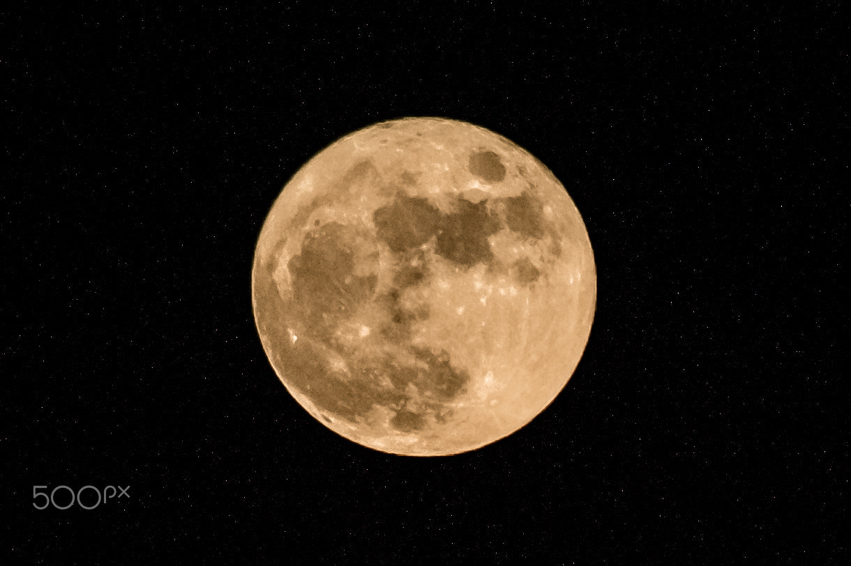 Nikon Df + Sigma APO 400mm F5.6 sample photo. Moon photography