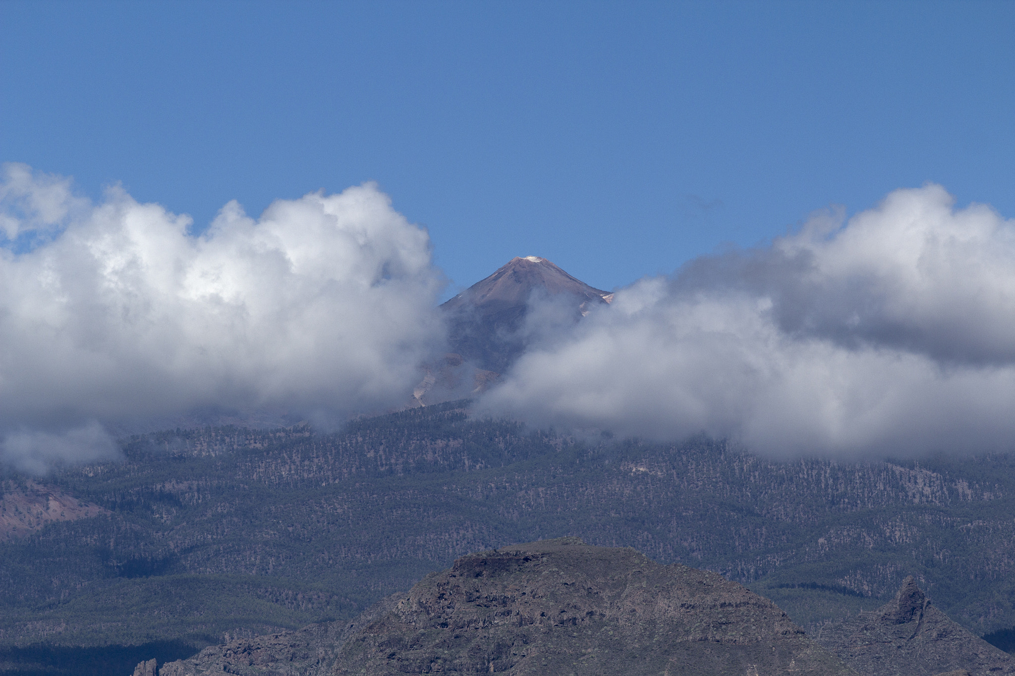 Canon EOS 600D (Rebel EOS T3i / EOS Kiss X5) + Canon EF 200mm F2.8L II USM sample photo. El teide photography